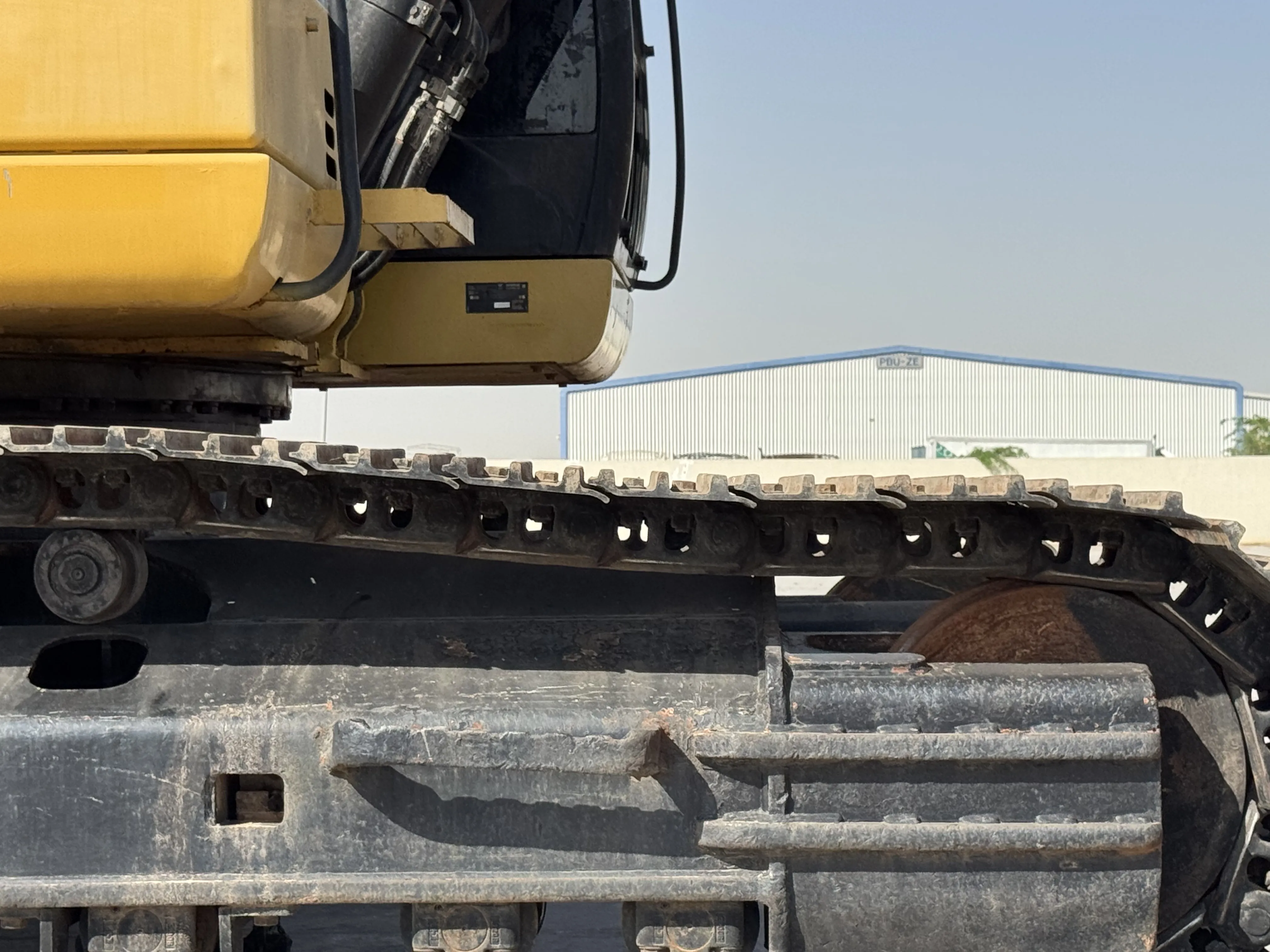 MDX-001-Cat-323D3-medium-excavator-inspection-undercarriage-right-track-tensioner-1