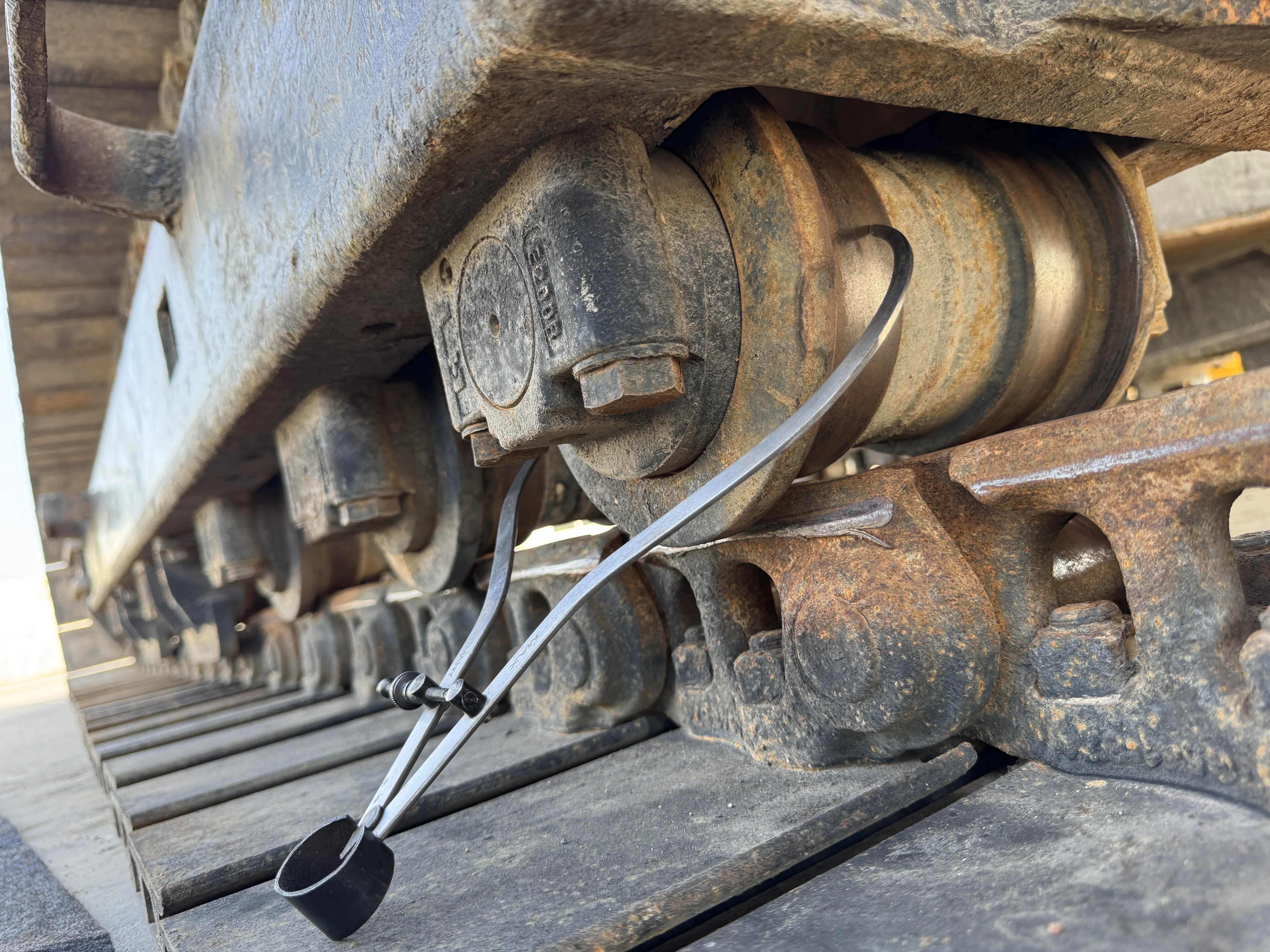 MDX-001-Cat-323D3-medium-excavator-inspection-undercarriage-left-track-rollers-2