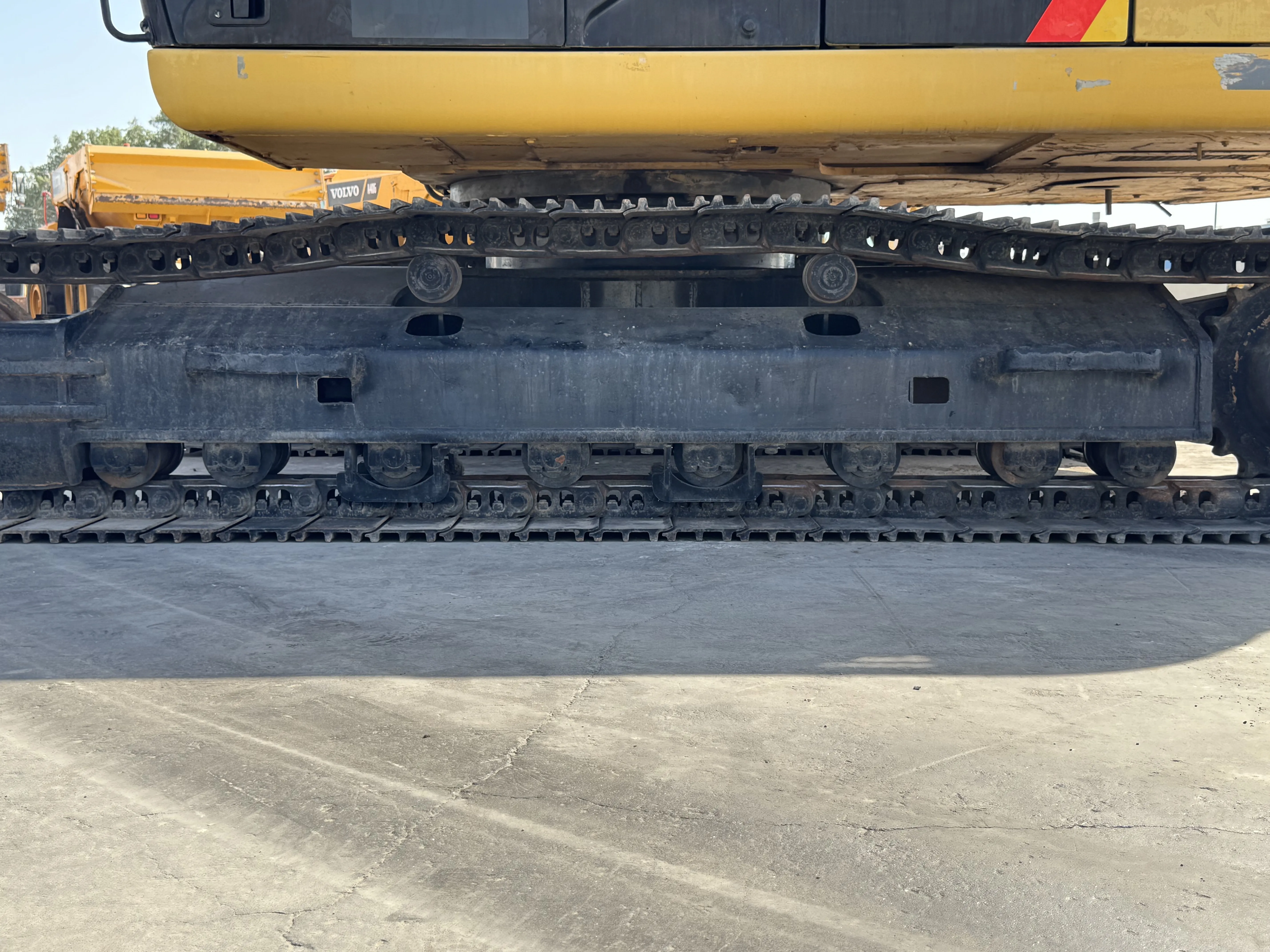MDX-001-Cat-323D3-medium-excavator-inspection-undercarriage-left-track-rollers-3