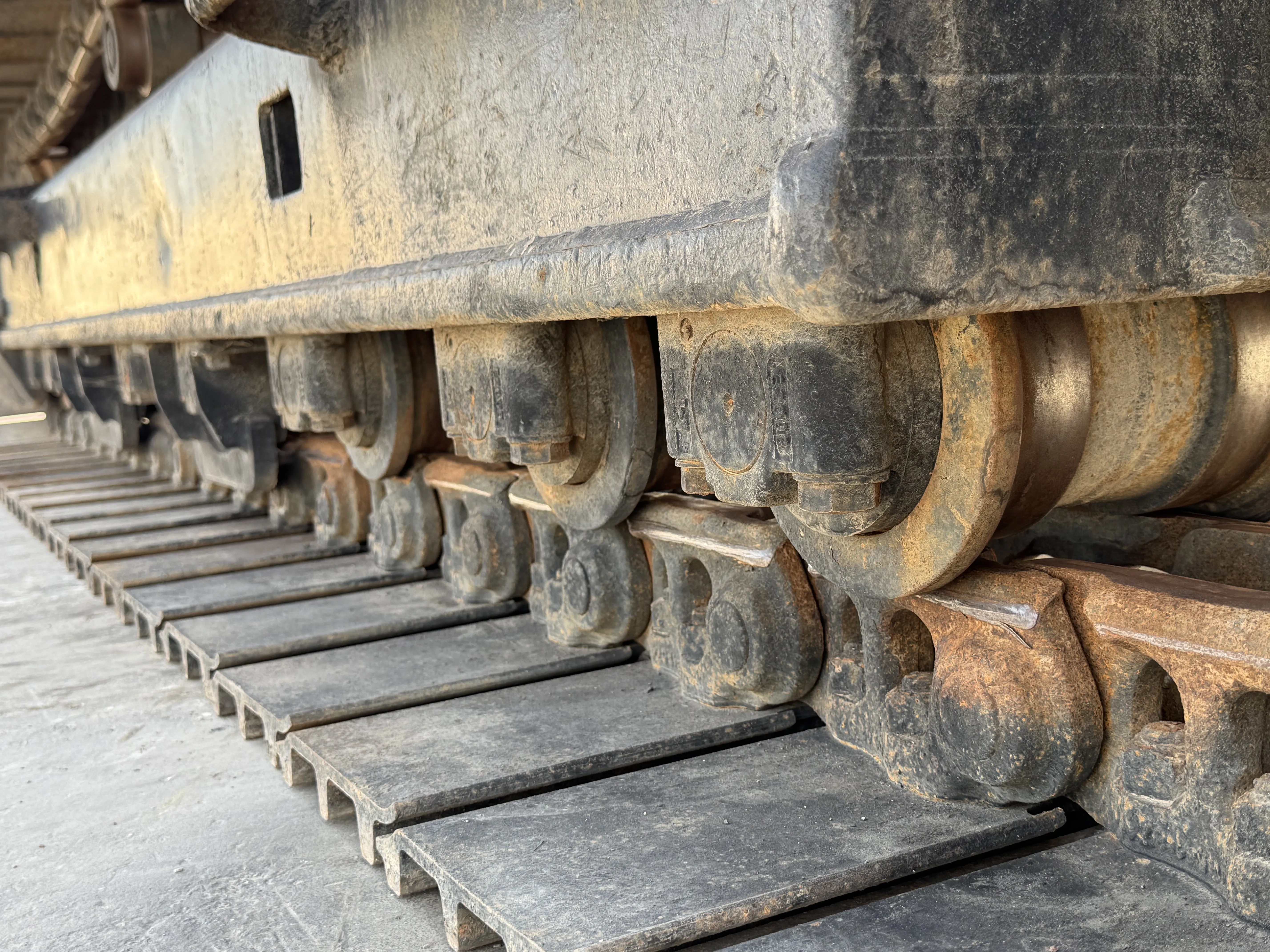 MDX-001-Cat-323D3-medium-excavator-inspection-undercarriage-left-track-rollers-5