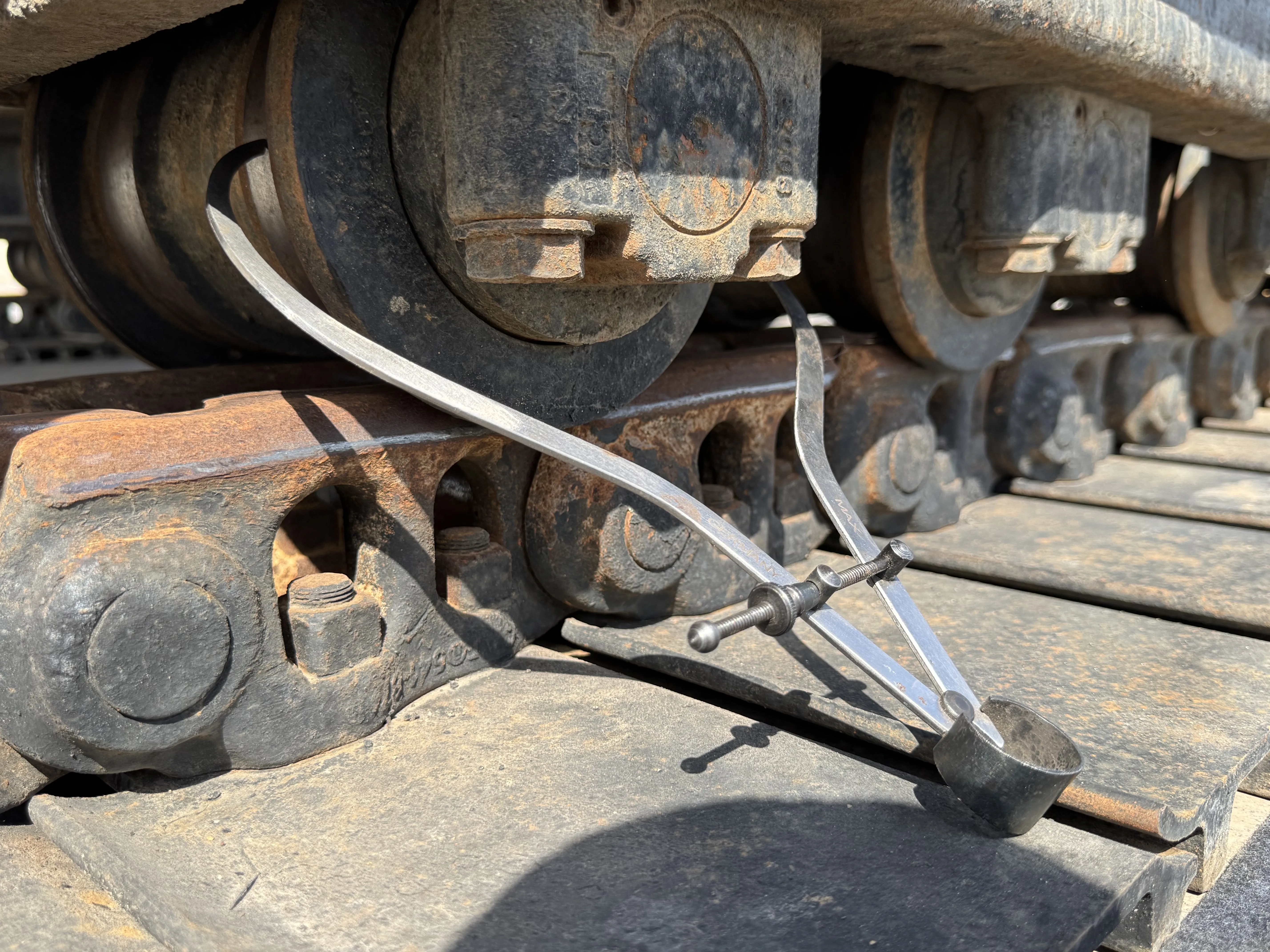 MDX-001-Cat-323D3-medium-excavator-inspection-undercarriage-right-track-rollers-5