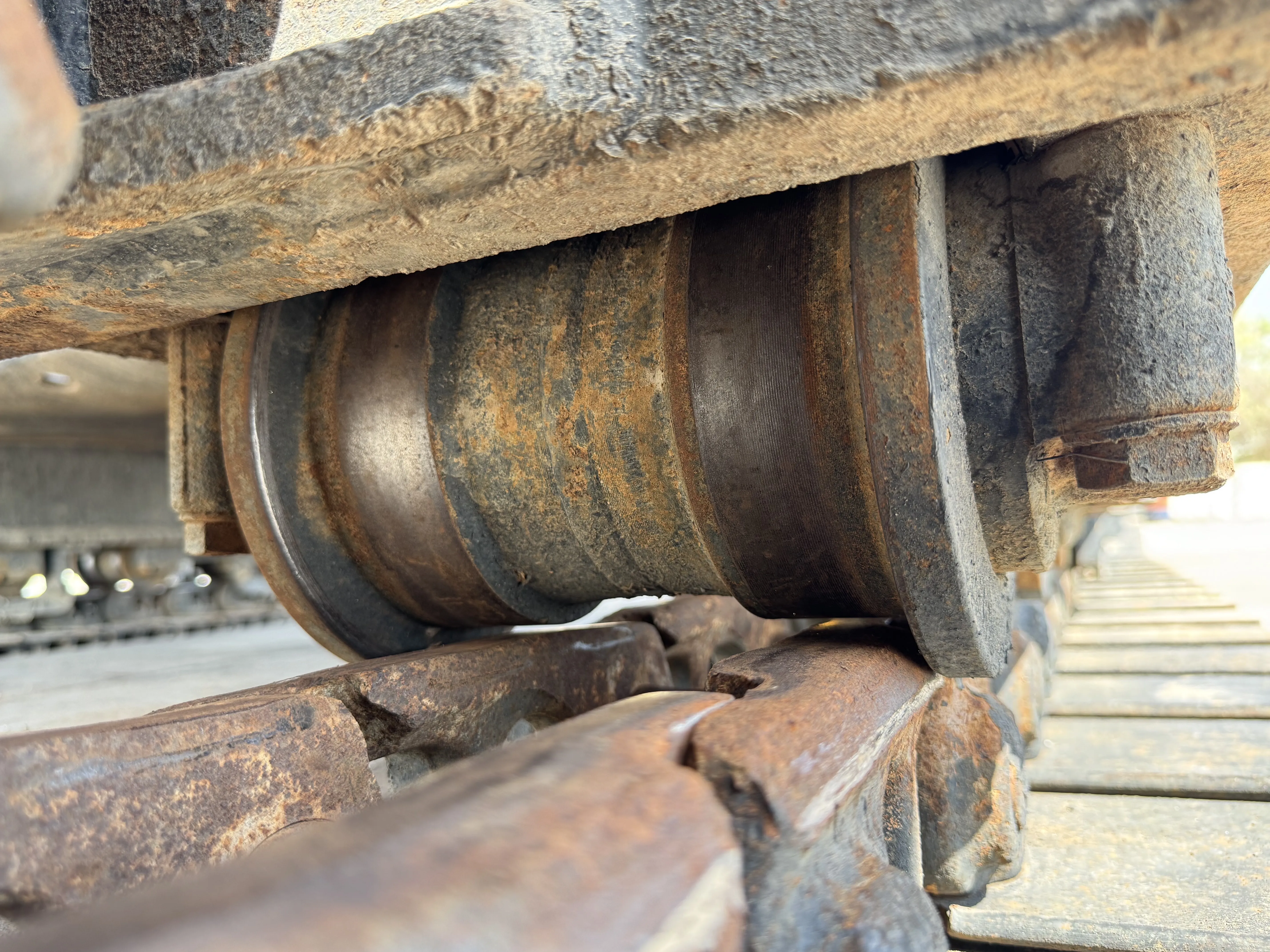MDX-001-Cat-323D3-medium-excavator-inspection-undercarriage-right-track-rollers-6