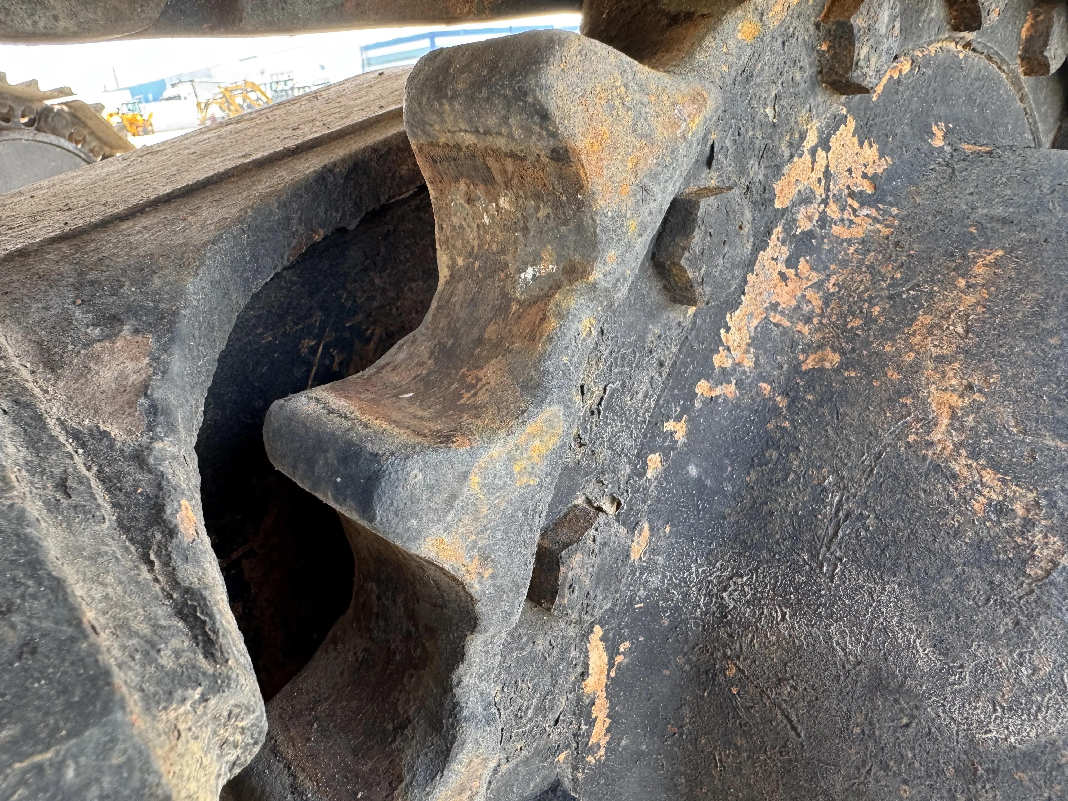 MDX-001-Cat-323D3-medium-excavator-inspection-undercarriage-left-sprocket-2