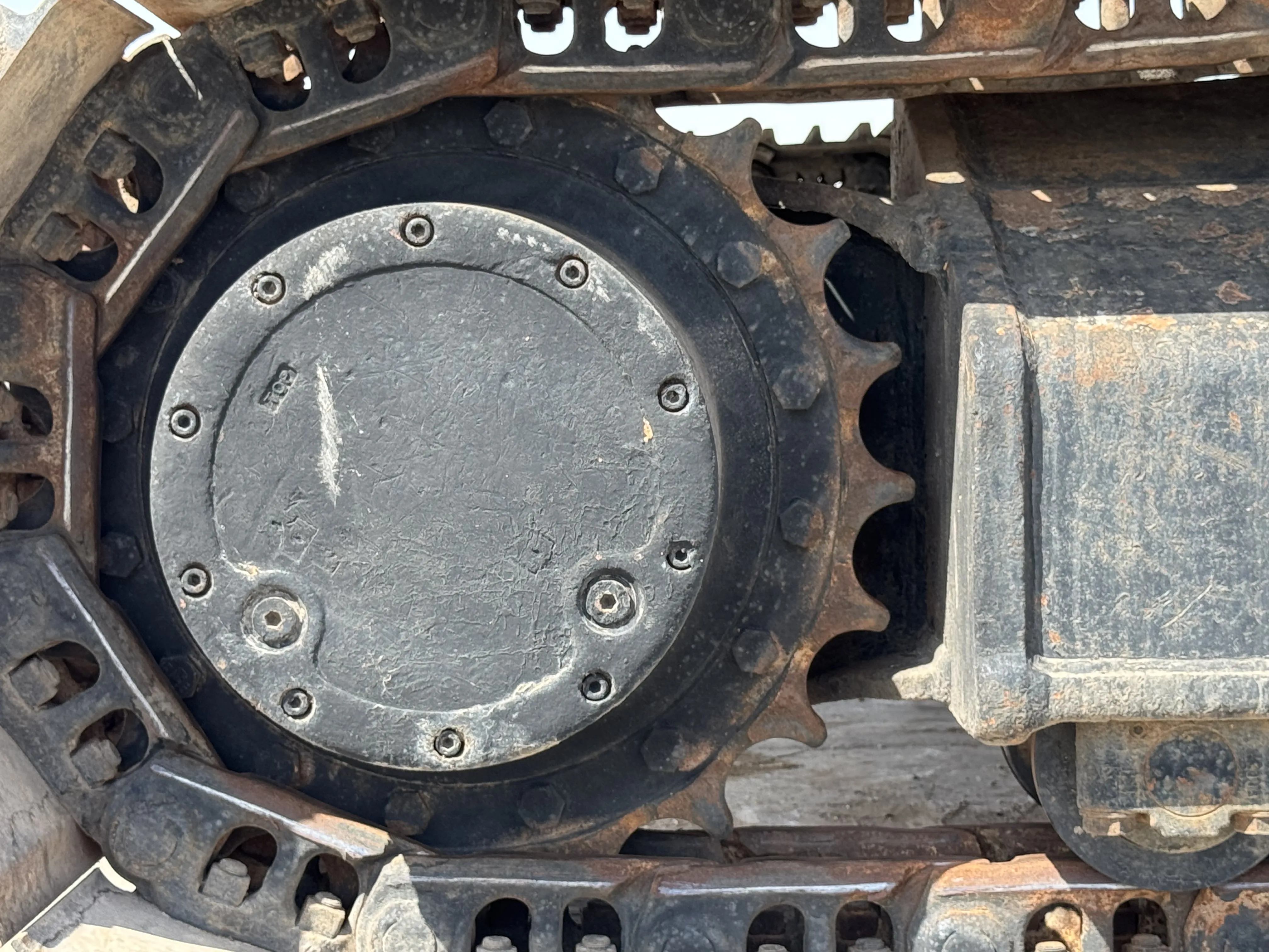 MDX-001-Cat-323D3-medium-excavator-inspection-undercarriage-right-sprocket-1