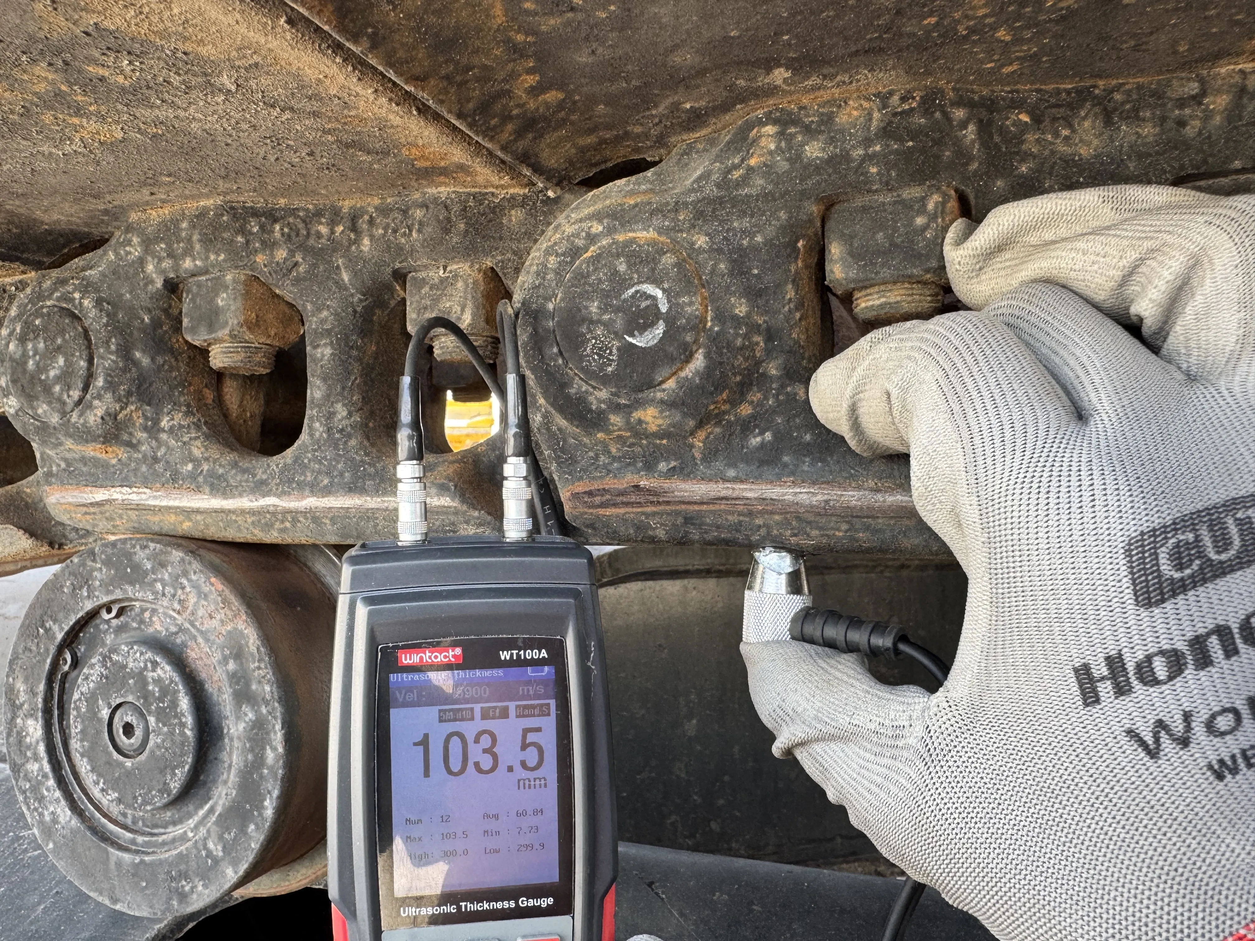 MDX-001-Cat-323D3-medium-excavator-inspection-undercarriage-left-track-chain-2