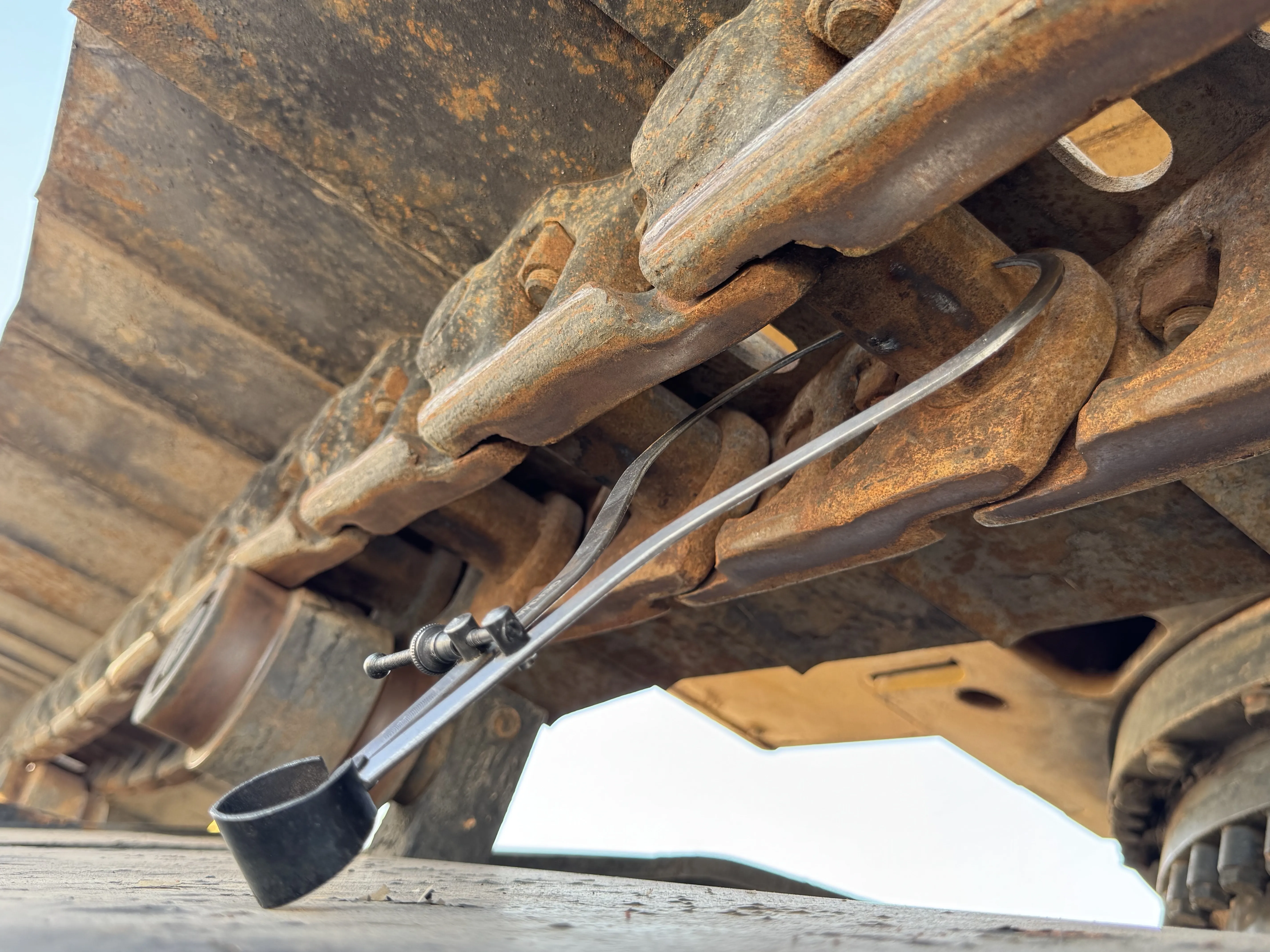 MDX-001-Cat-323D3-medium-excavator-inspection-undercarriage-left-track-chain-3