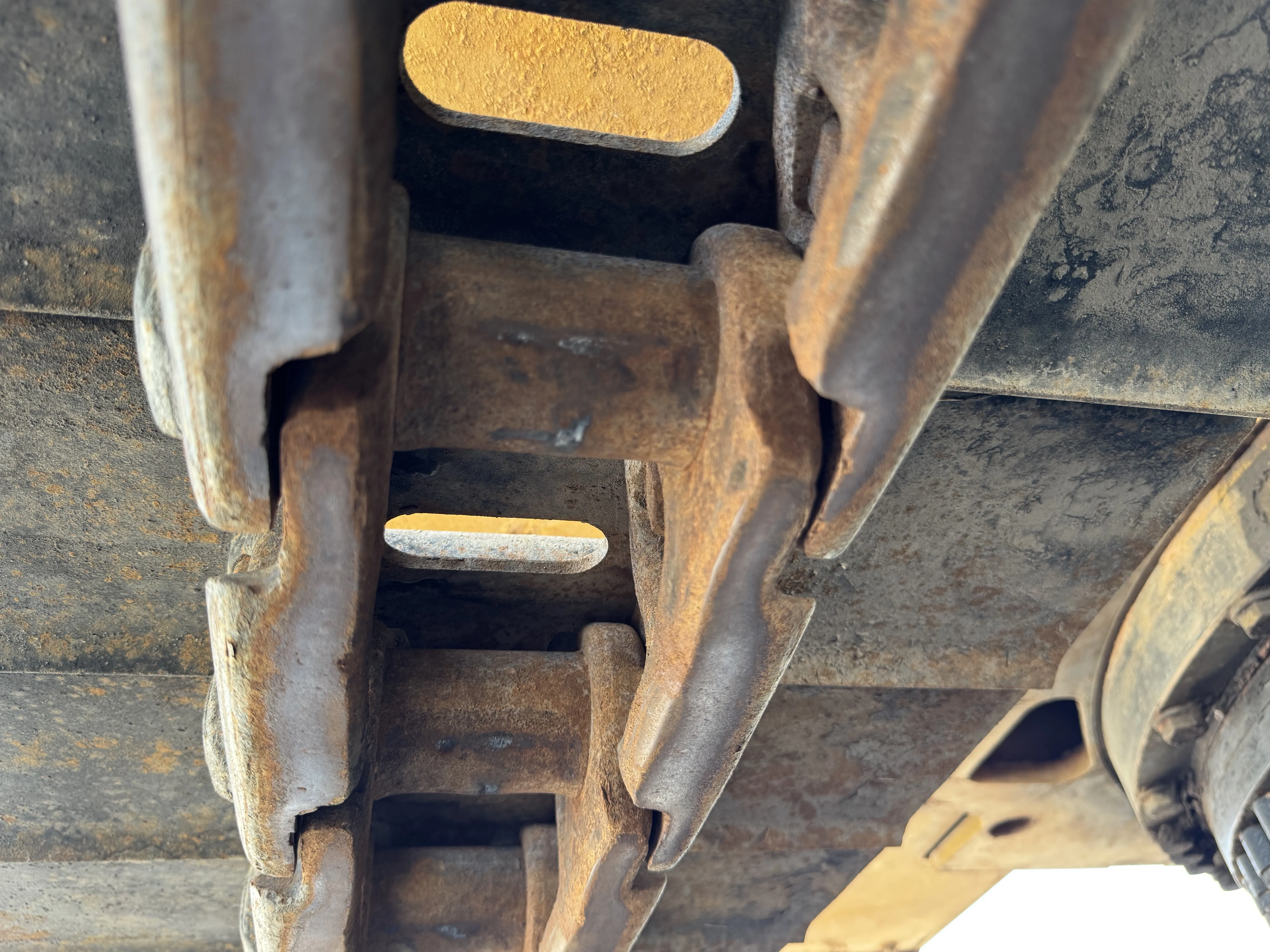 MDX-001-Cat-323D3-medium-excavator-inspection-undercarriage-left-track-chain-4
