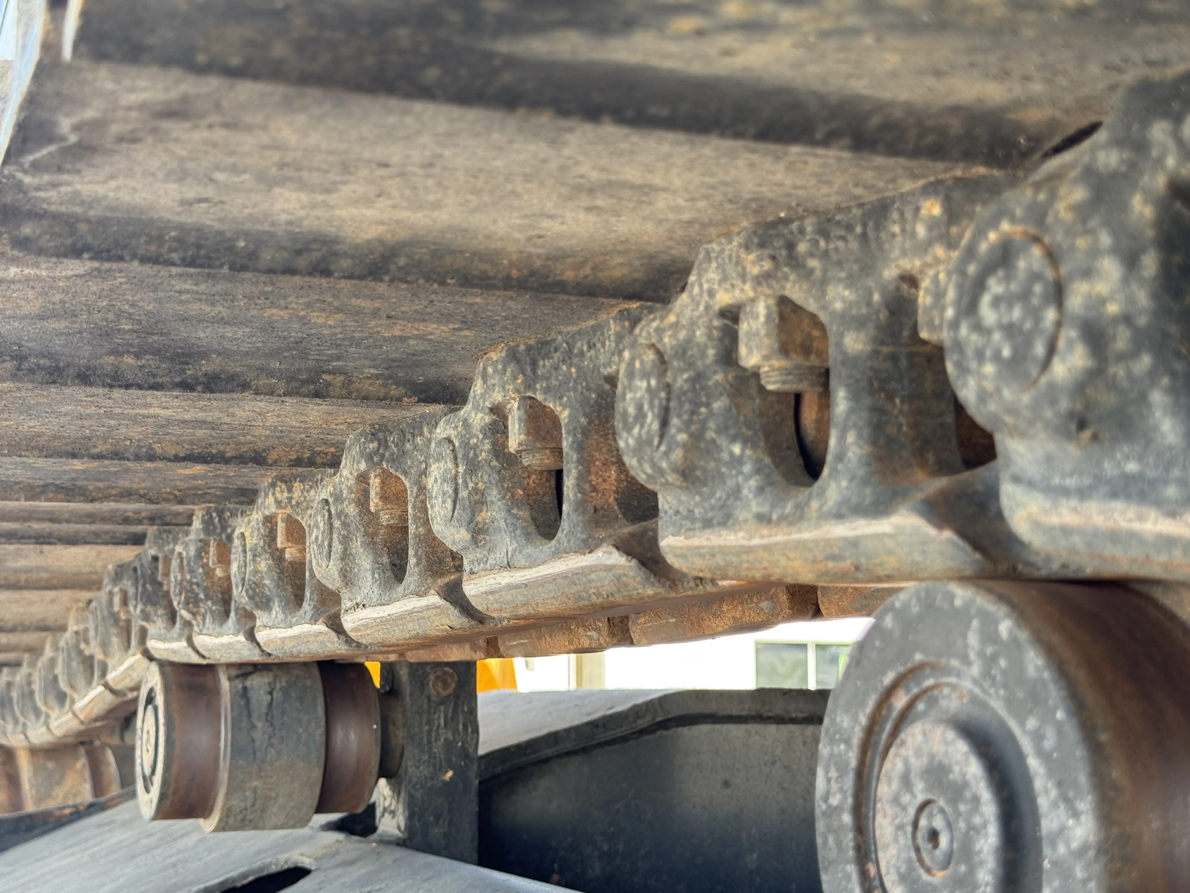 MDX-001-Cat-323D3-medium-excavator-inspection-undercarriage-left-track-chain-5