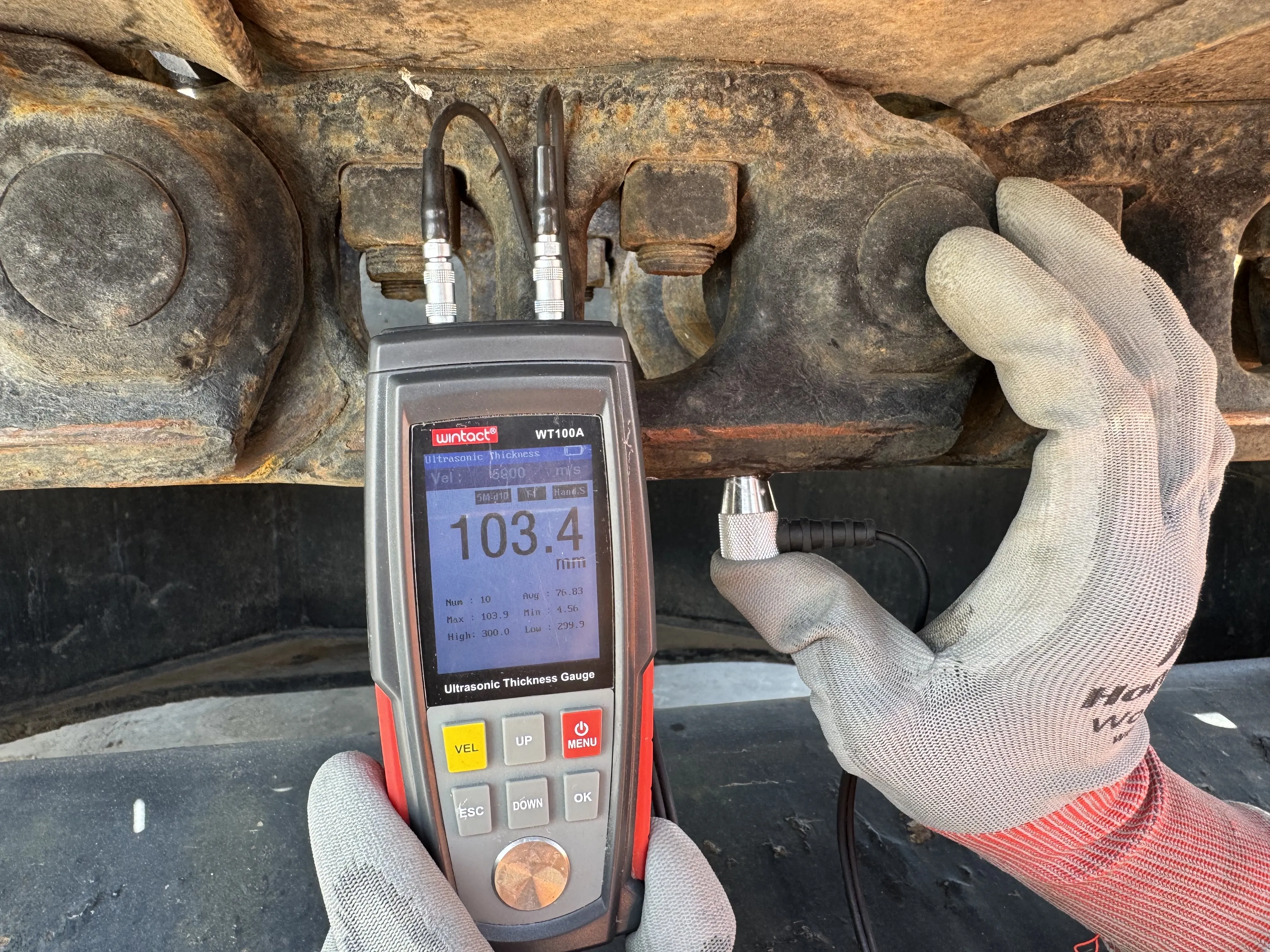 MDX-001-Cat-323D3-medium-excavator-inspection-undercarriage-right-track-chain-1