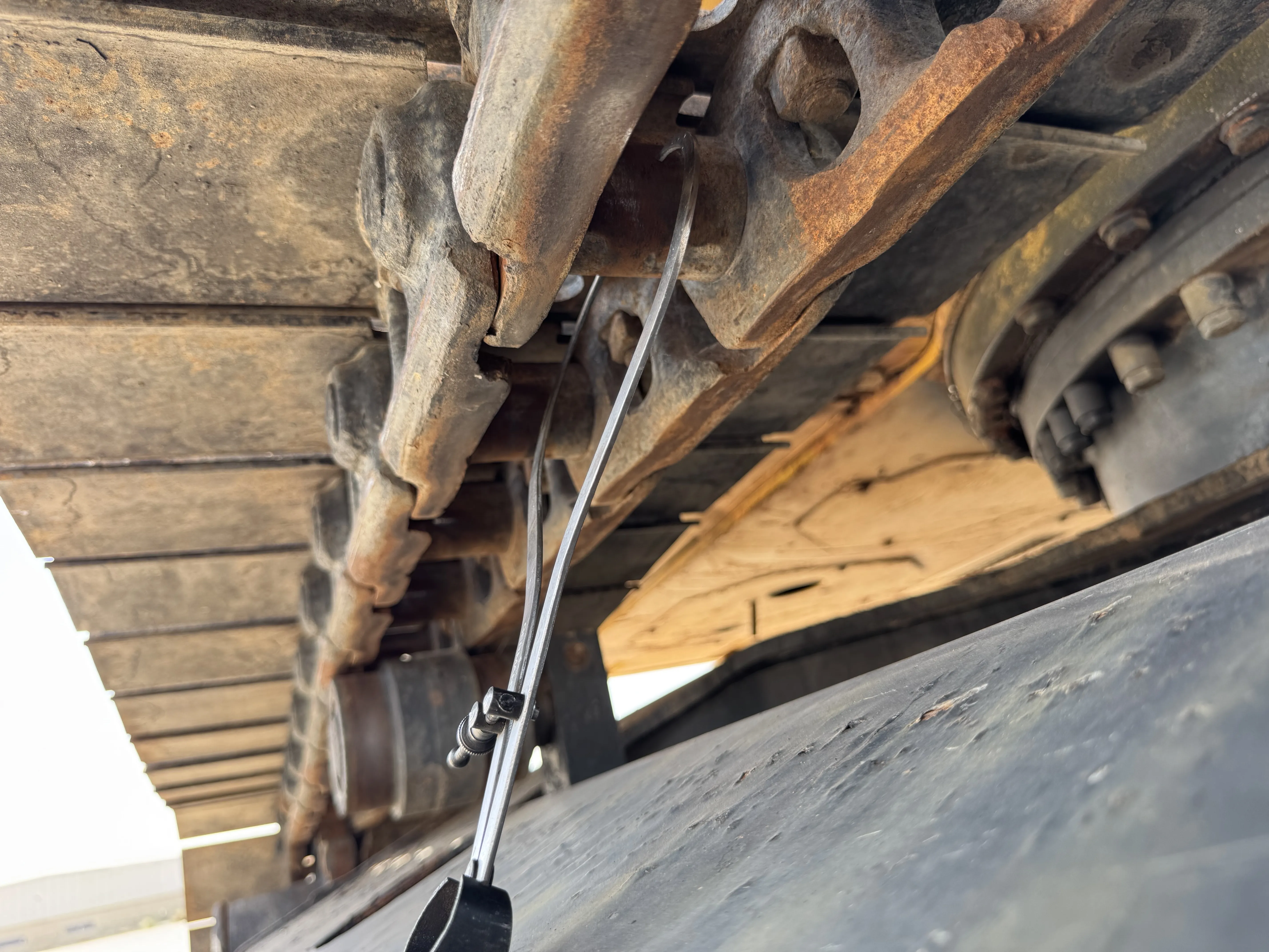 MDX-001-Cat-323D3-medium-excavator-inspection-undercarriage-right-track-chain-2