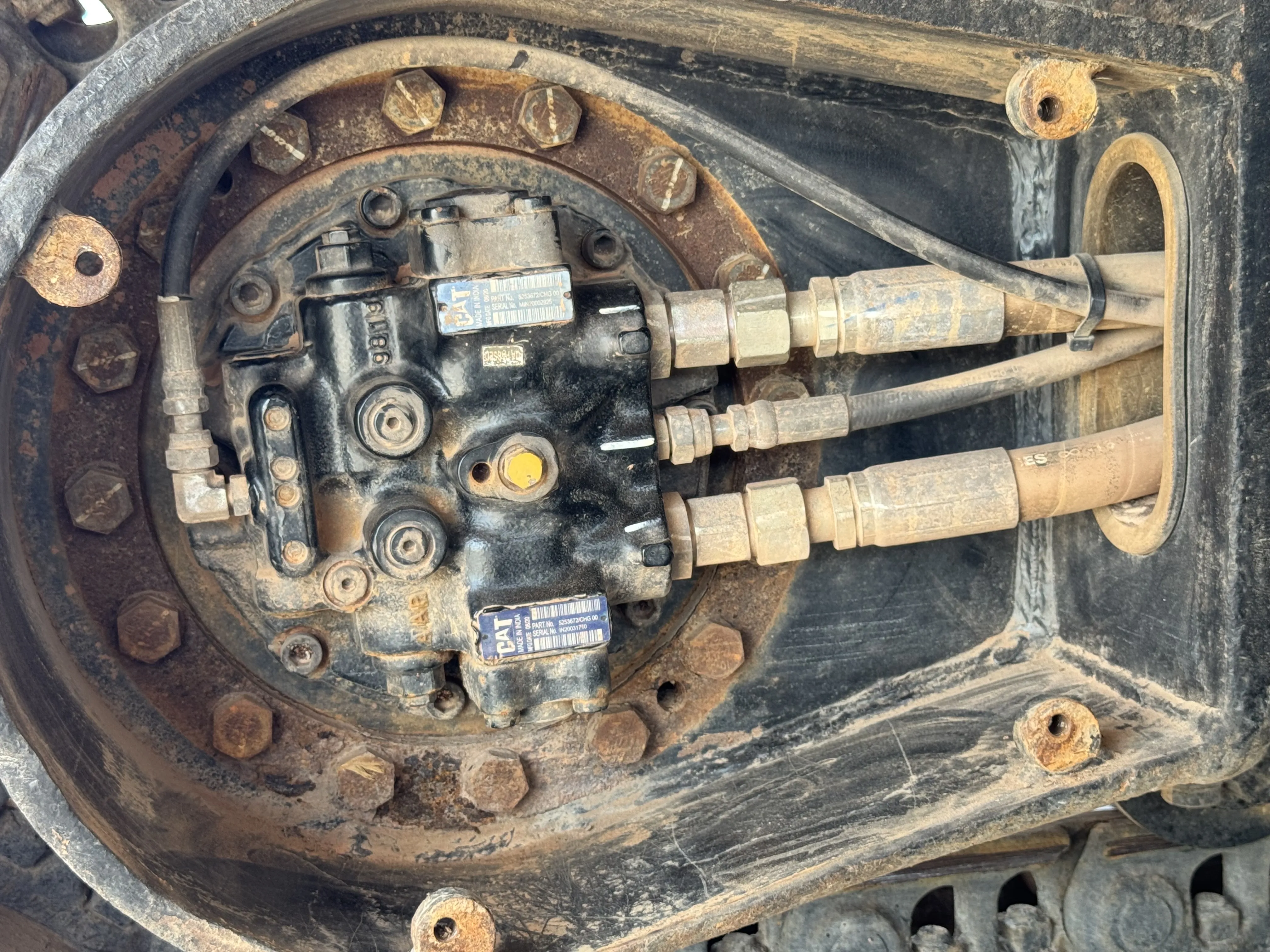 MDX-001-Cat-323D3-medium-excavator-inspection-undercarriage-final-drive-2