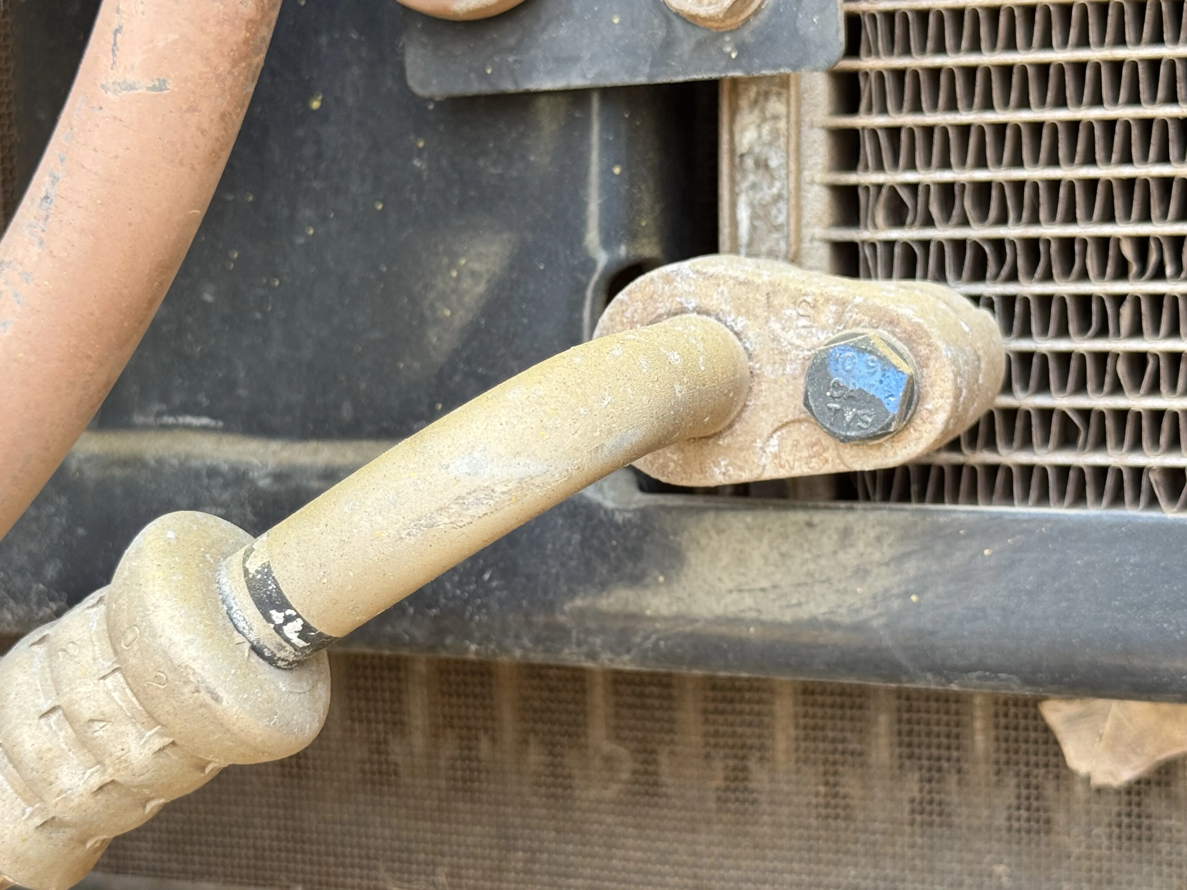 MDX-001-Cat-323D3-medium-excavator-inspection-air-conditioning-refrigerant-lines-1