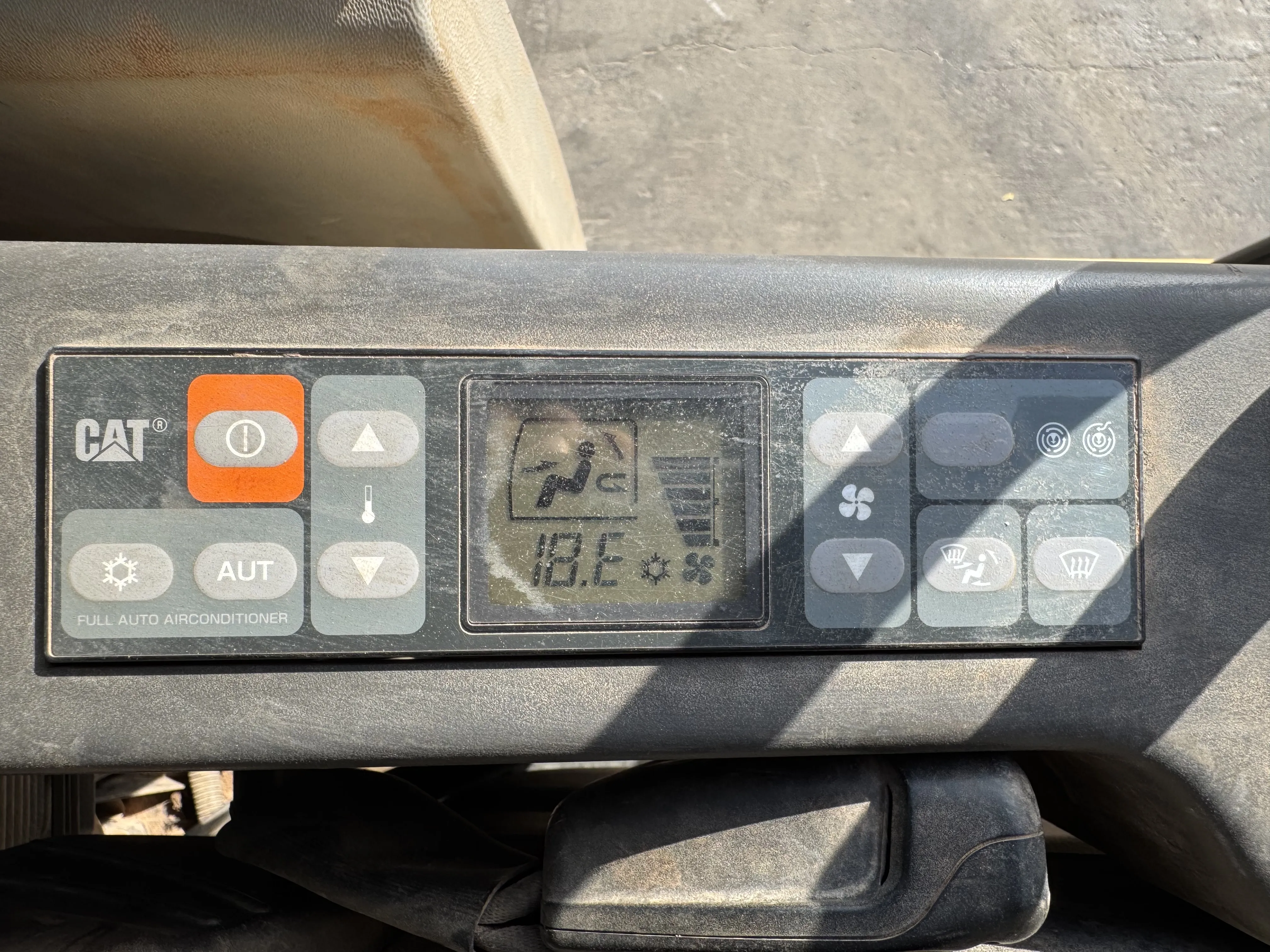 MDX-001-Cat-323D3-medium-excavator-inspection-air-conditioning-AC-control-panel-1