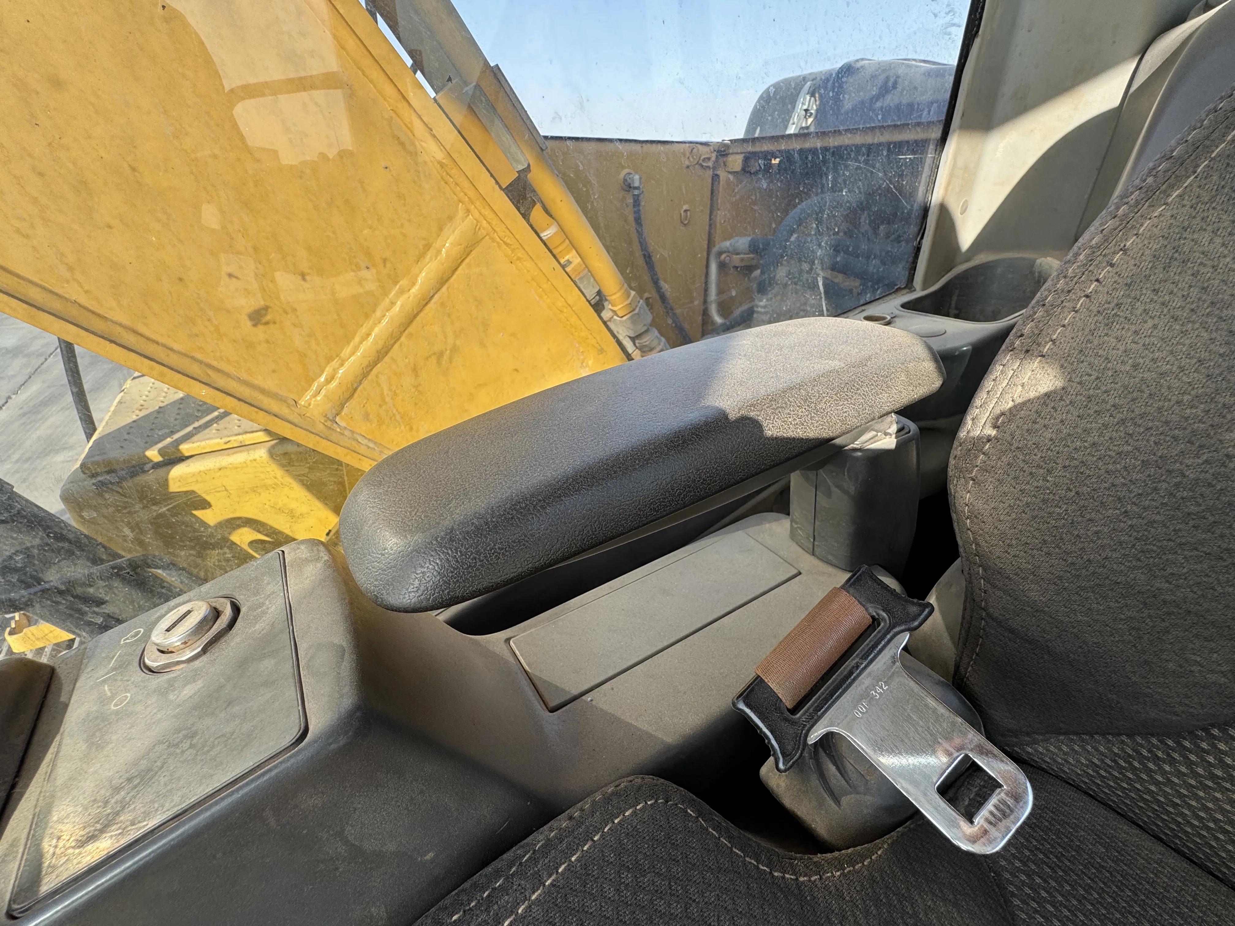 MDX-001-Cat-323D3-medium-excavator-inspection-cabin-seats-armrests-1
