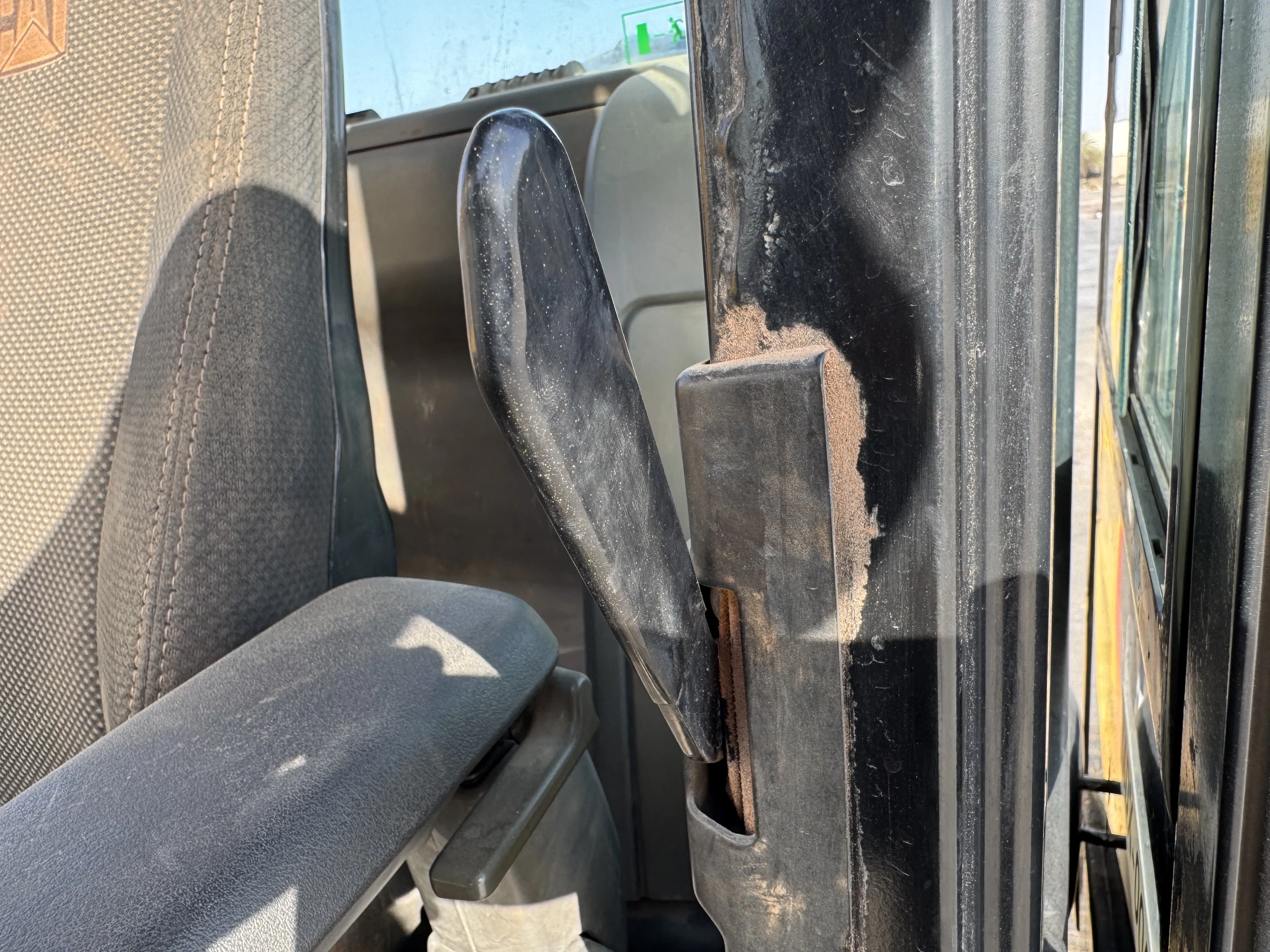 MDX-001-Cat-323D3-medium-excavator-inspection-cabin-door-handles-1