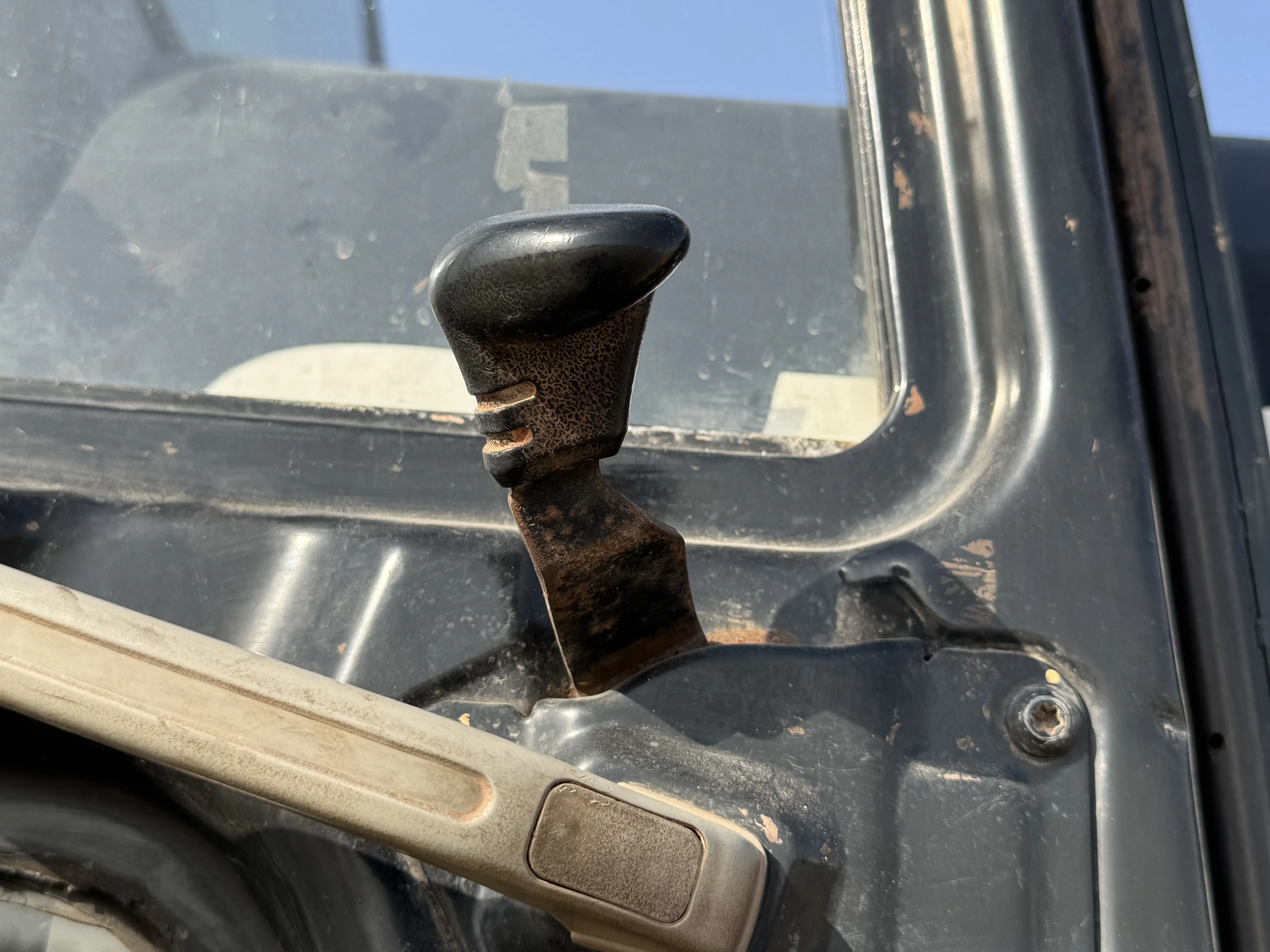 MDX-001-Cat-323D3-medium-excavator-inspection-cabin-door-handles-2
