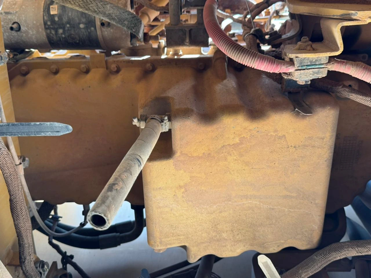 MDX-001-Cat-323D3-medium-excavator-inspection-engine-engine-oil-leaks-1