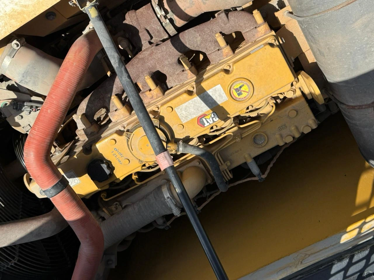 MDX-001-Cat-323D3-medium-excavator-inspection-engine-engine-oil-leaks-3