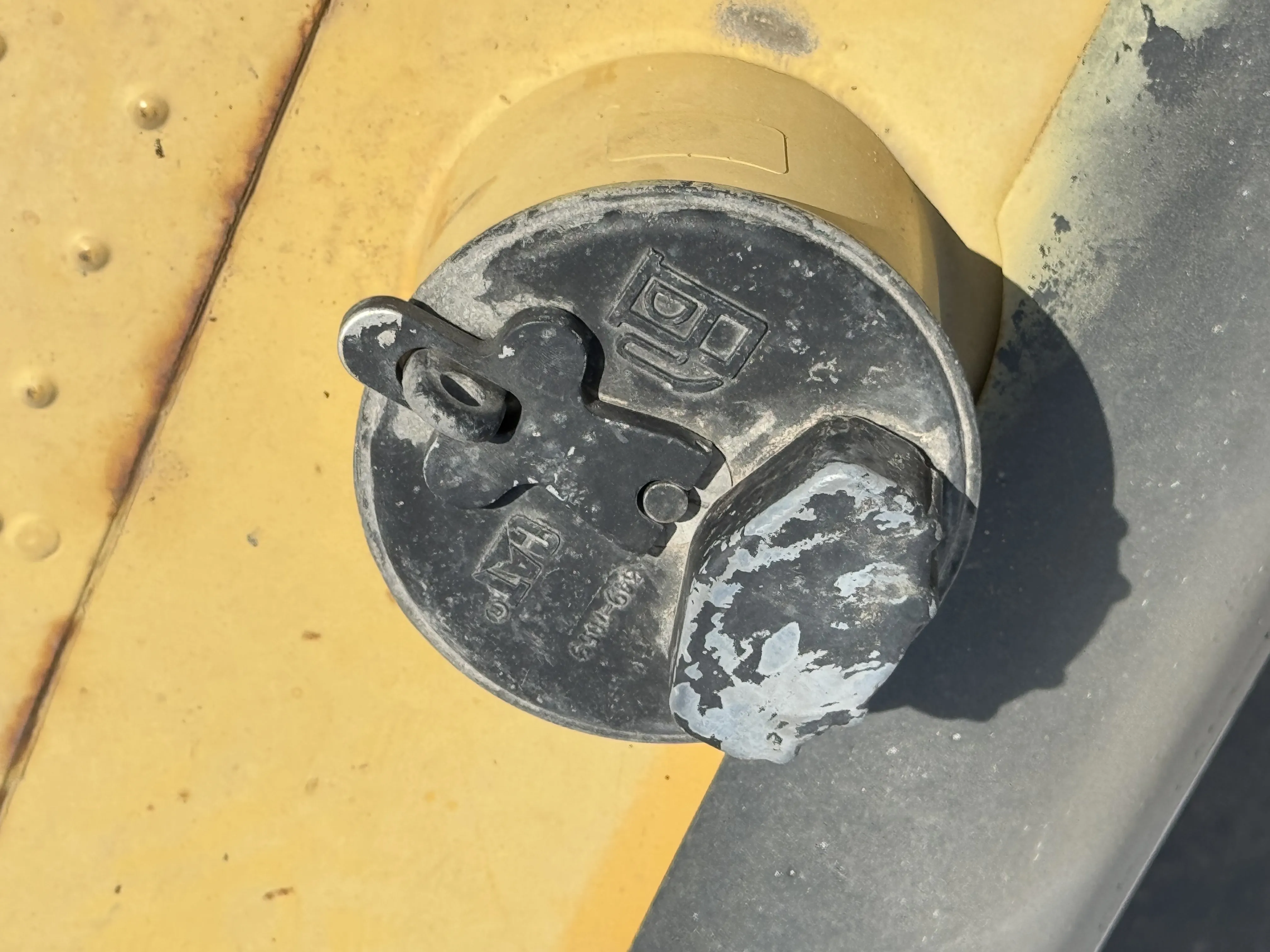 MDX-001-Cat-323D3-medium-excavator-inspection-engine-fuel-tank-1