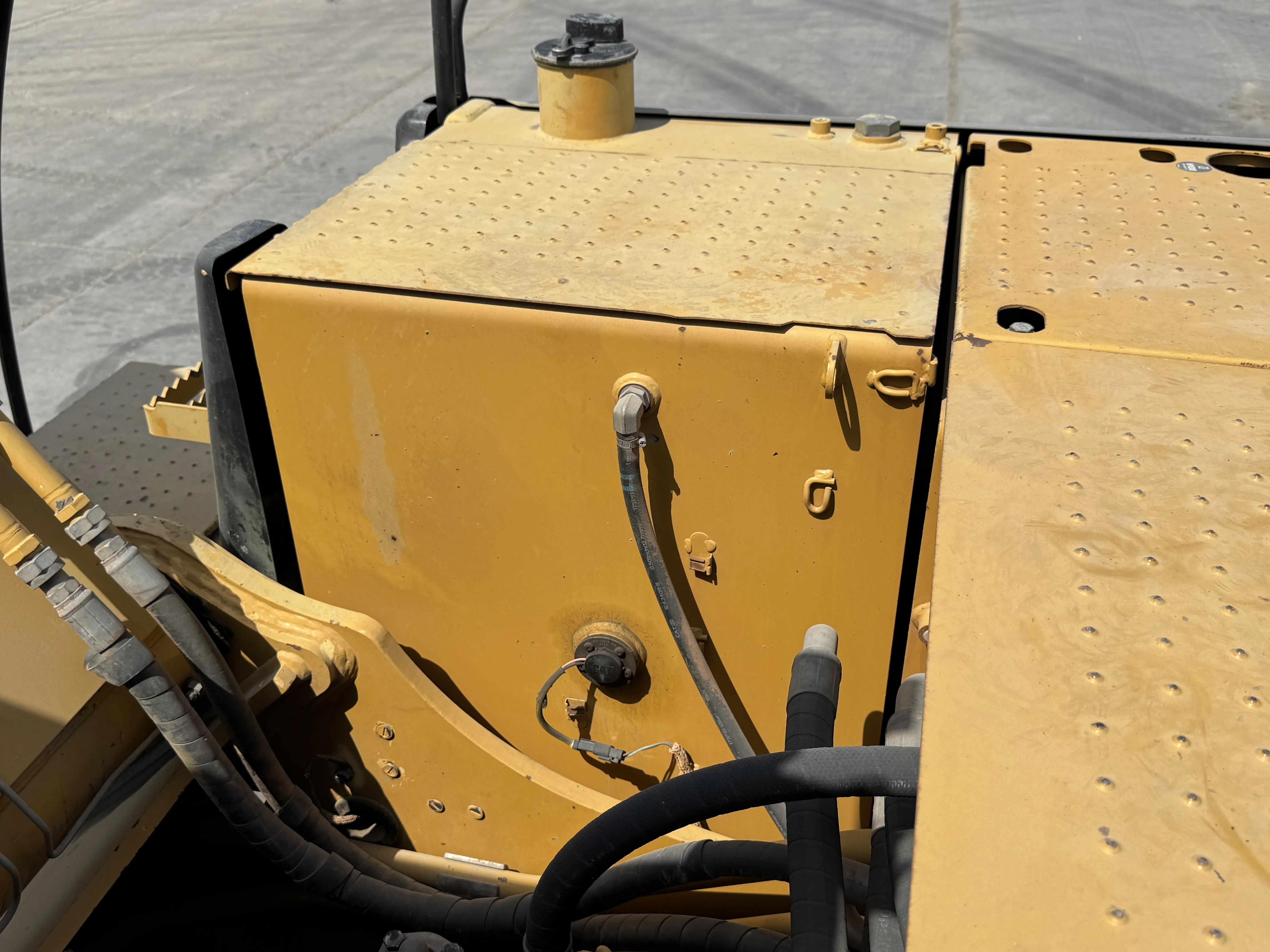 MDX-001-Cat-323D3-medium-excavator-inspection-engine-fuel-tank-3