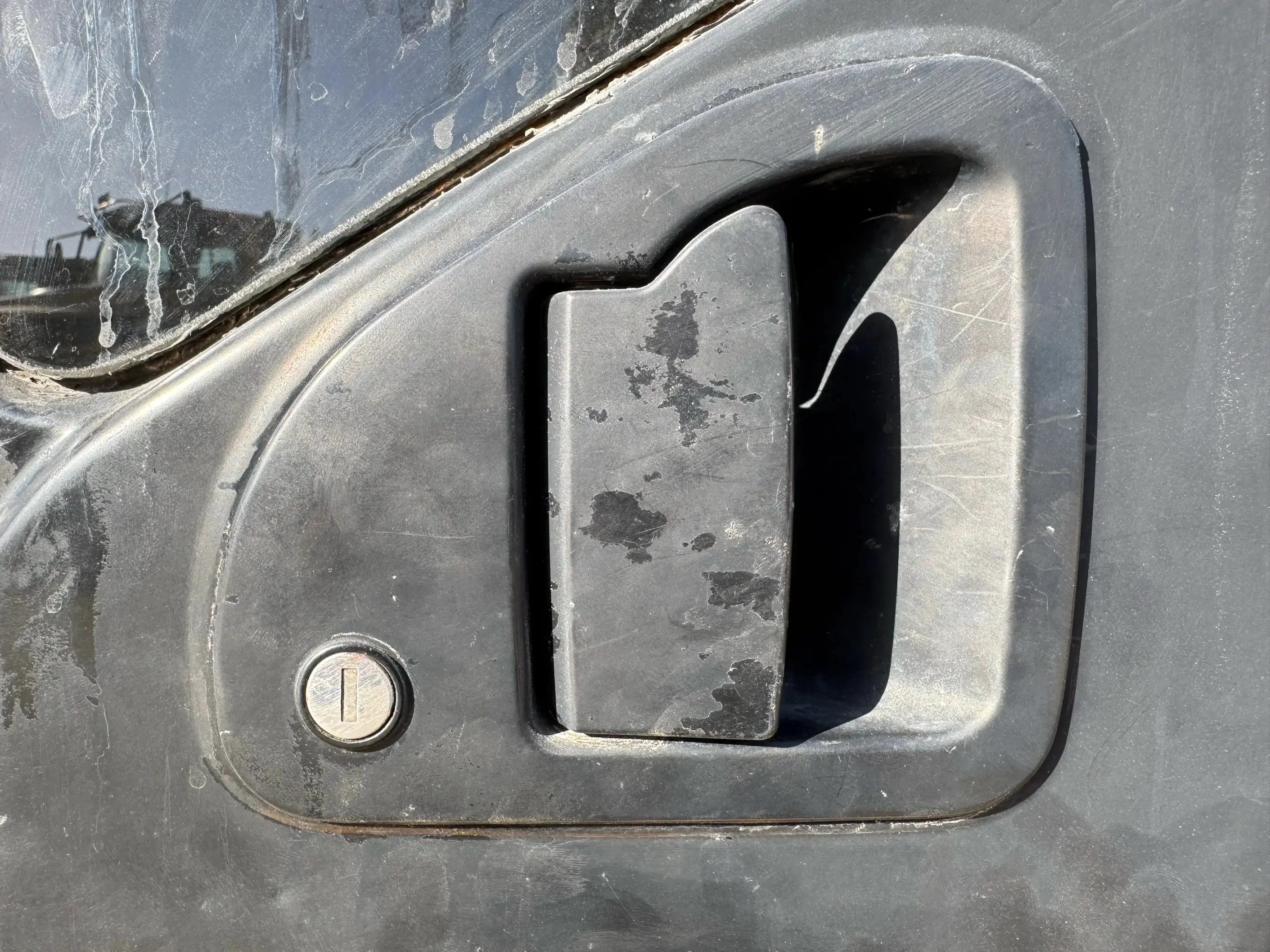 MDX-002-Cat-323D3-medium-excavator-inspection-cabin-door-handles-1