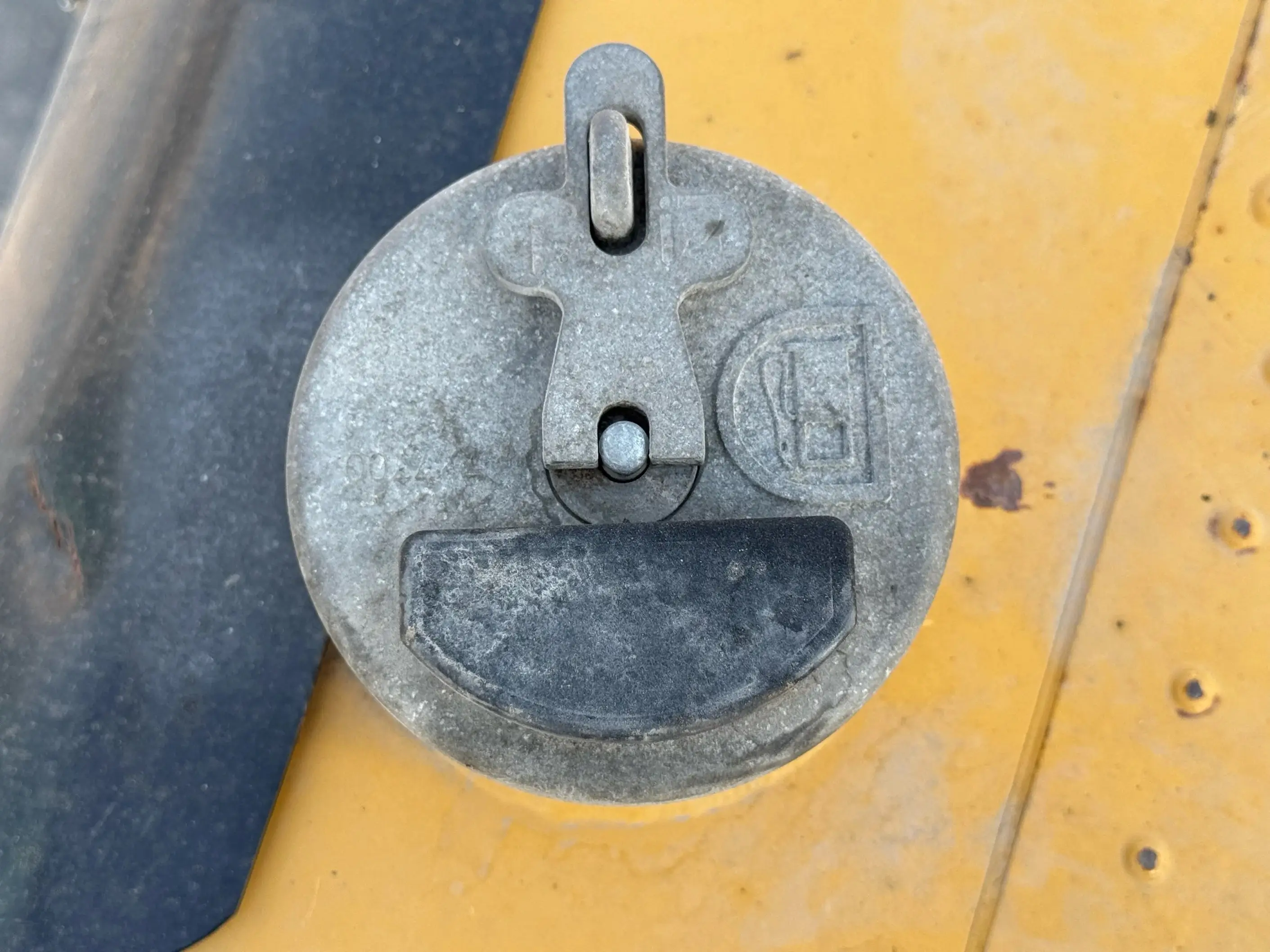 MDX-002-Cat-323D3-medium-excavator-inspection-engine-fuel-tank-3