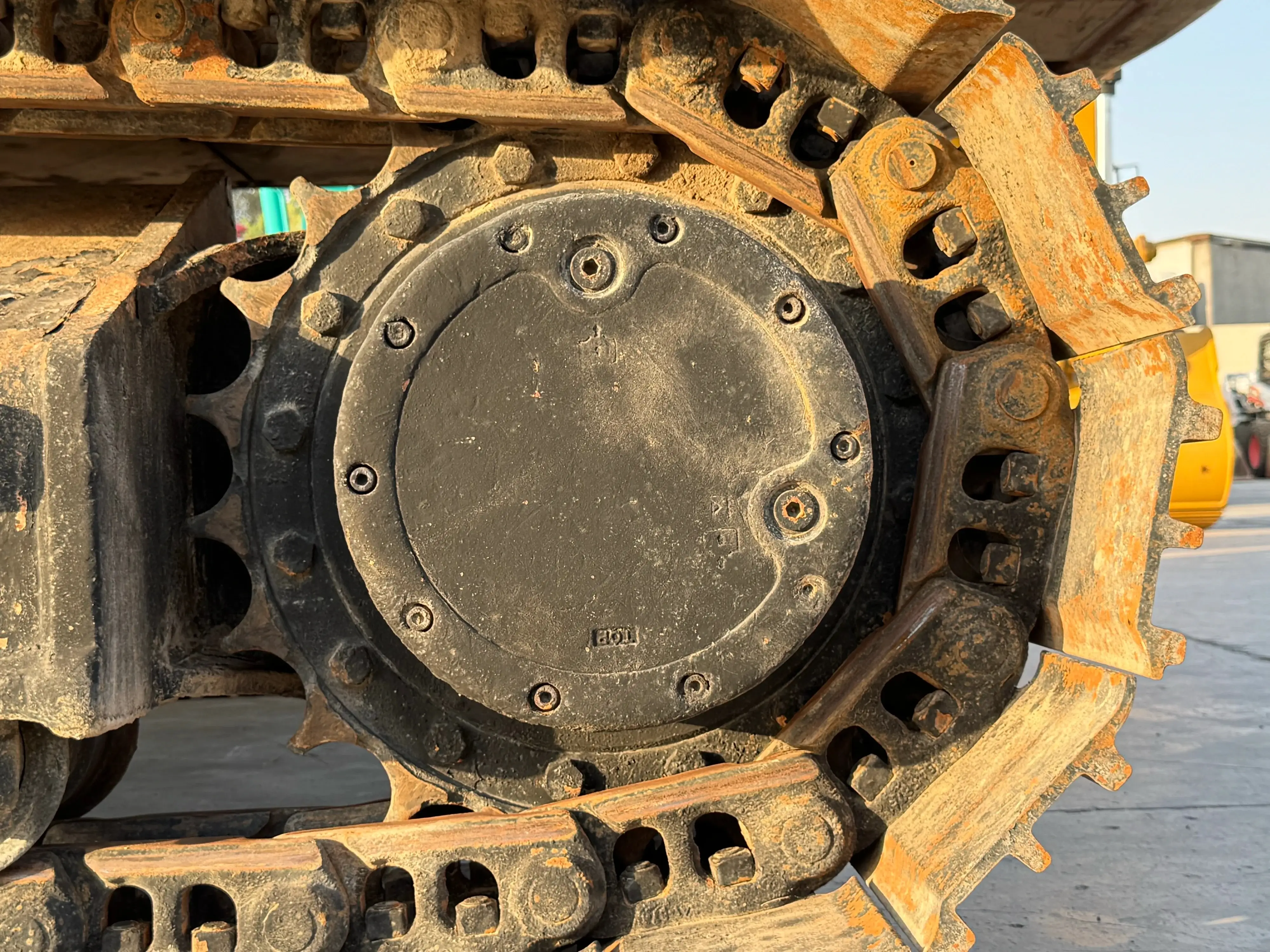 MDX-002-Cat-323D3-medium-excavator-inspection-undercarriage-left-sprocket-1