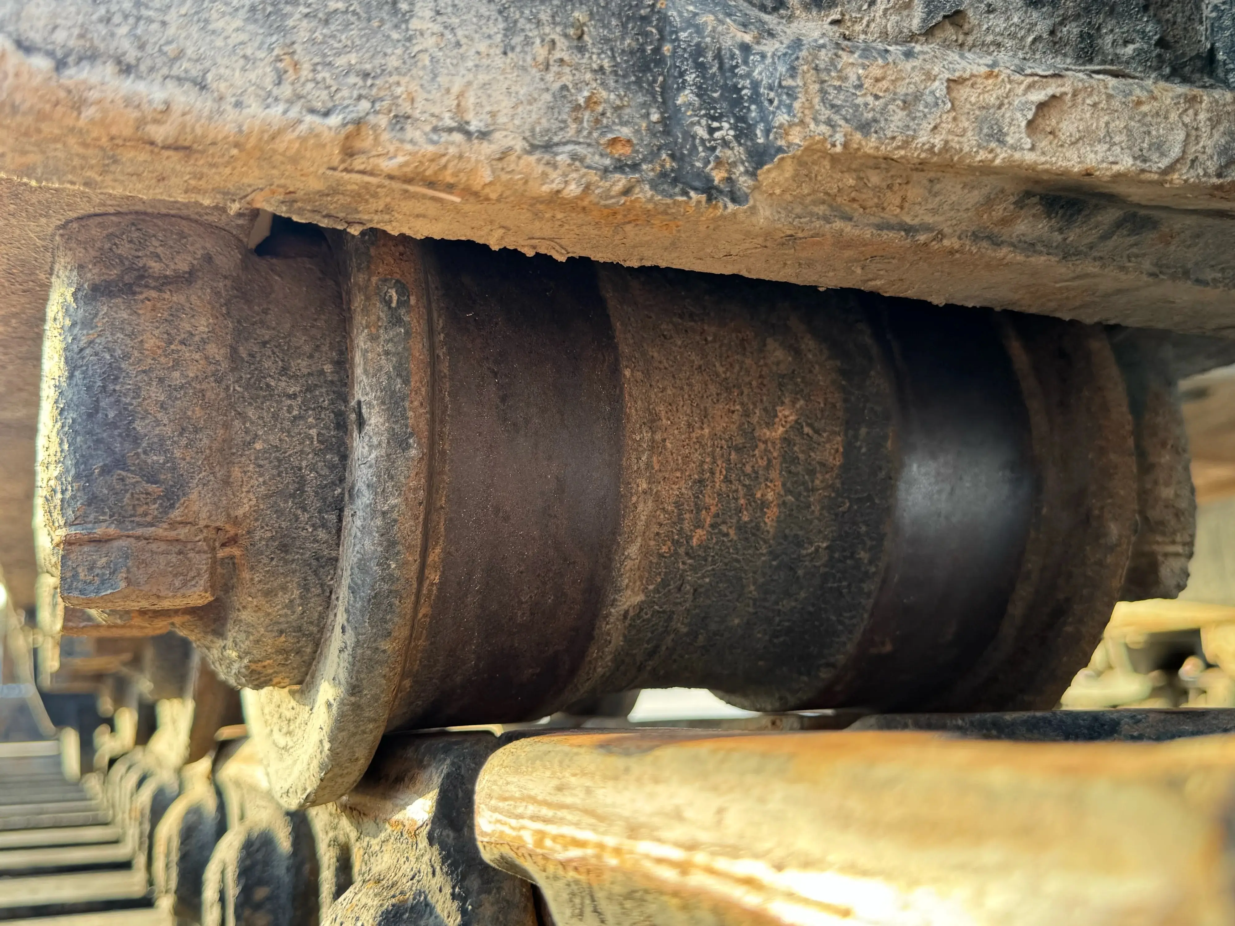 MDX-002-Cat-323D3-medium-excavator-inspection-undercarriage-left-track-rollers-4