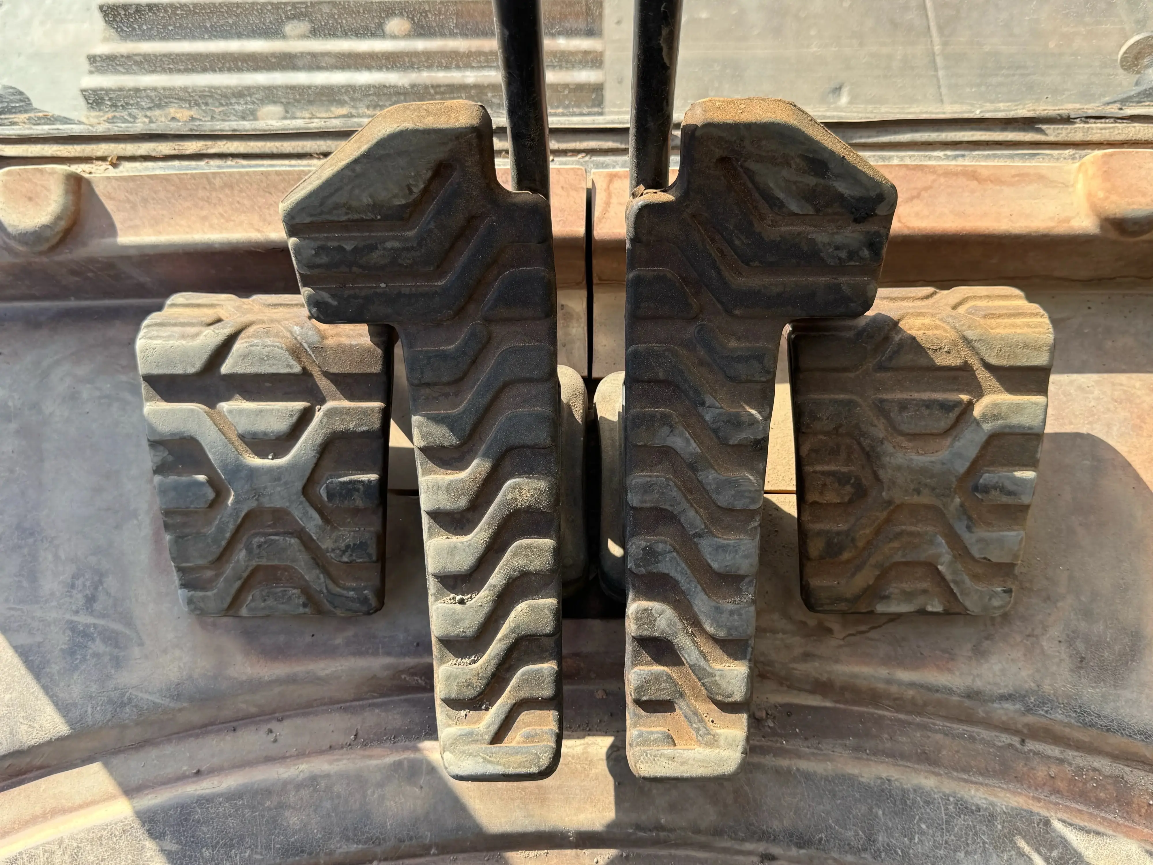 MDX-002-Cat-323D3-medium-excavator-inspection-cabin-pedals-1