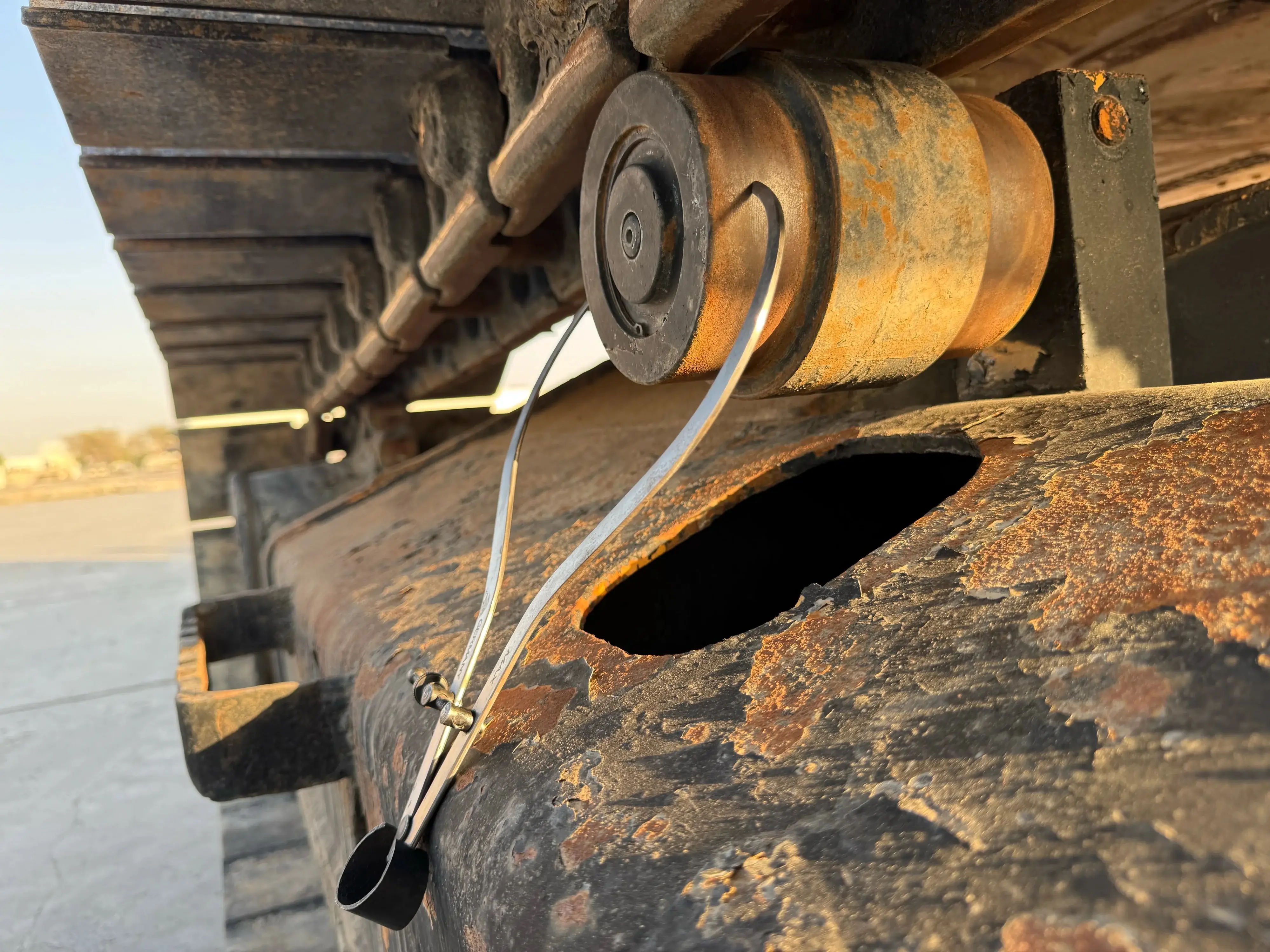MDX-002-Cat-323D3-medium-excavator-inspection-undercarriage-right-carrier-rollers-4