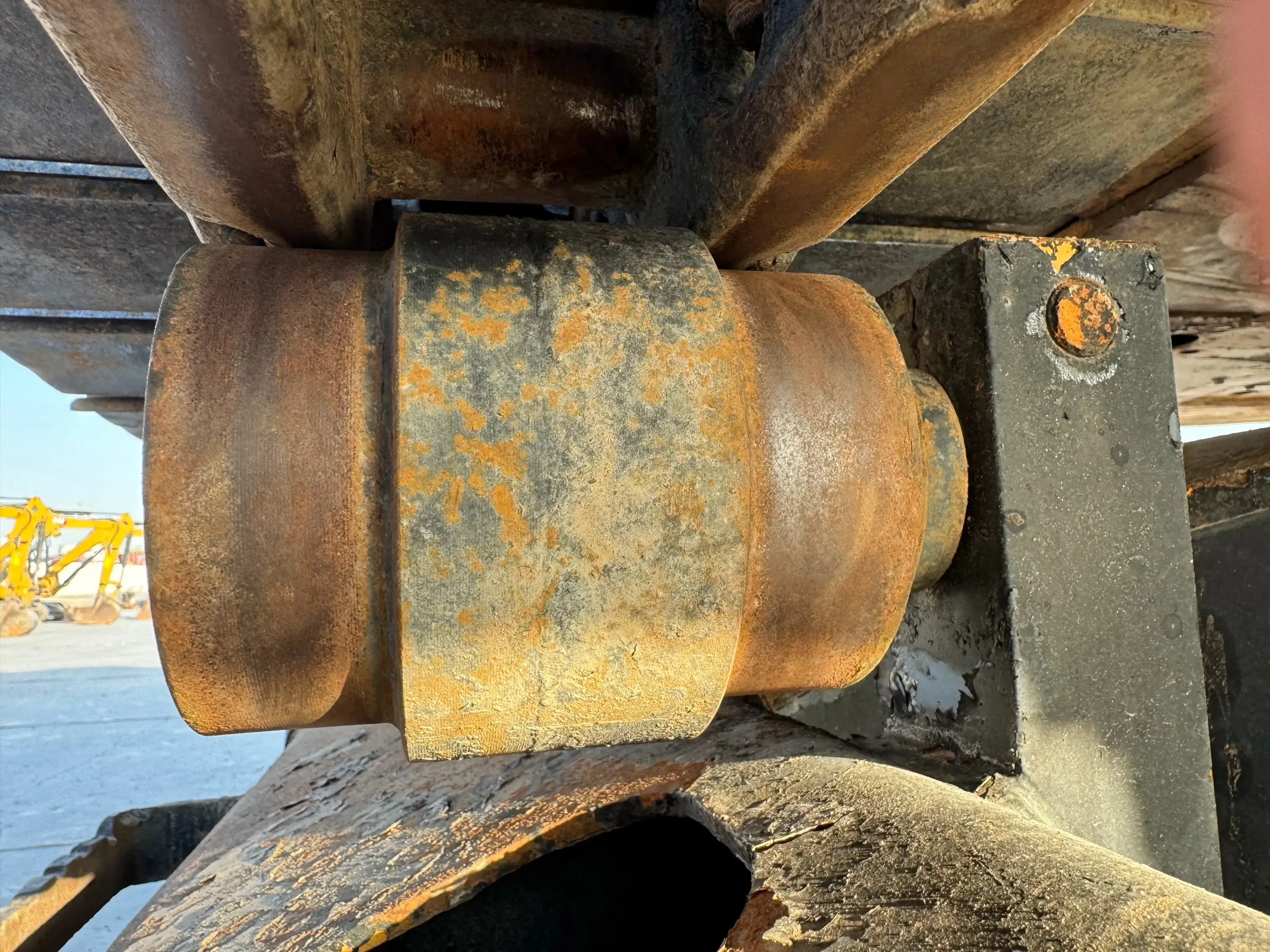 MDX-002-Cat-323D3-medium-excavator-inspection-undercarriage-right-carrier-rollers-5