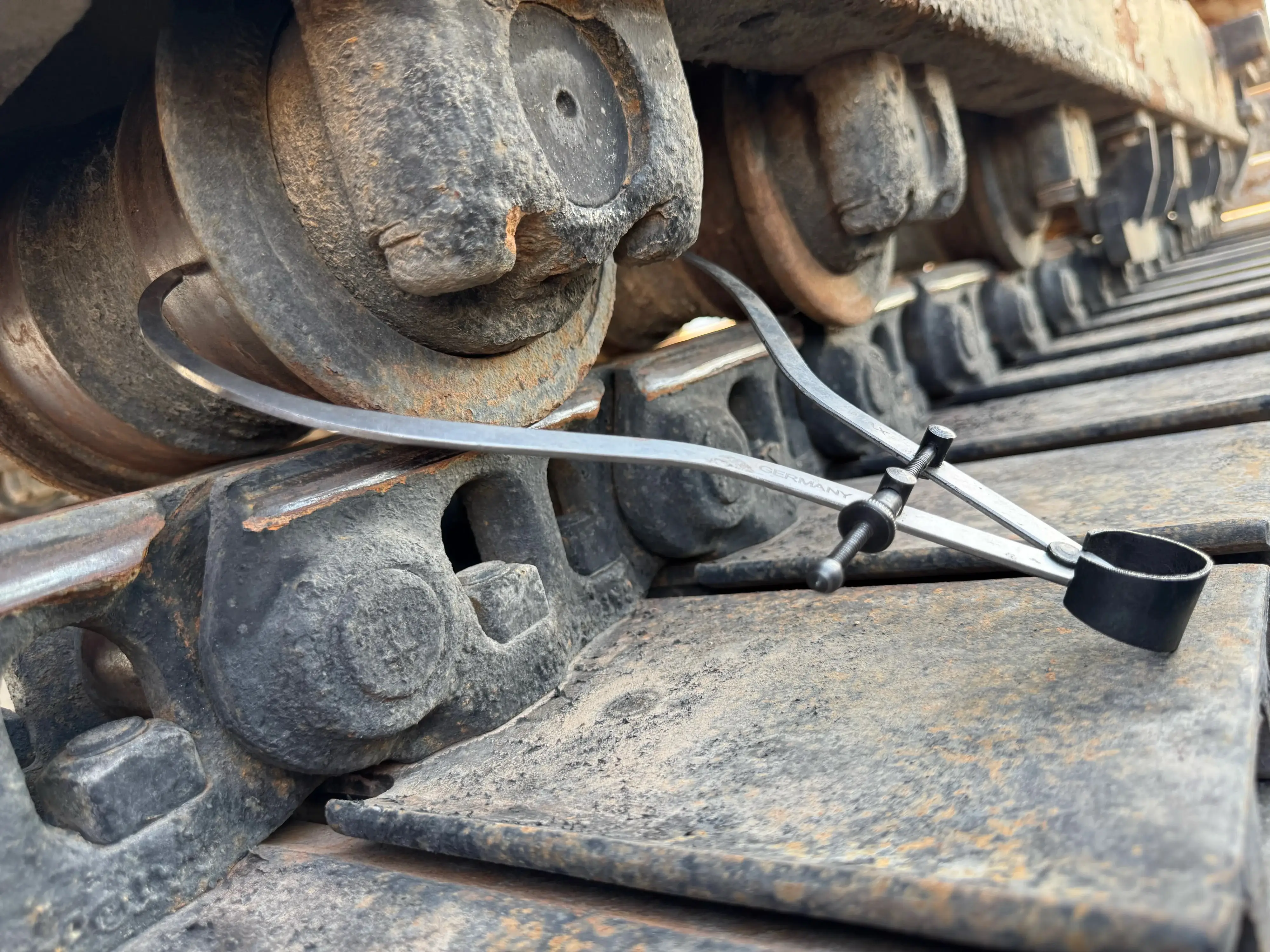 MDX-002-Cat-323D3-medium-excavator-inspection-undercarriage-right-track-rollers-3