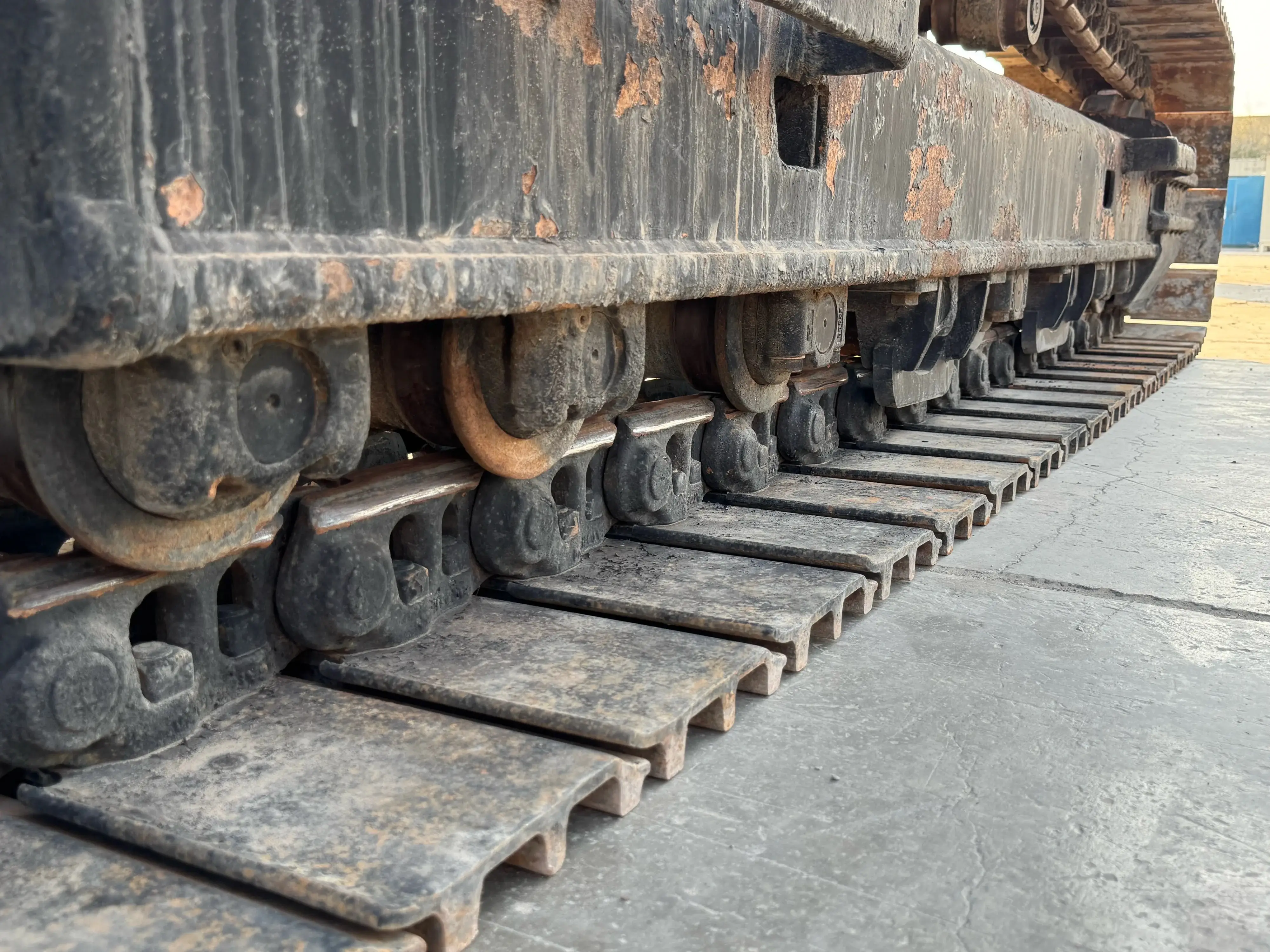 MDX-002-Cat-323D3-medium-excavator-inspection-undercarriage-right-track-rollers-4