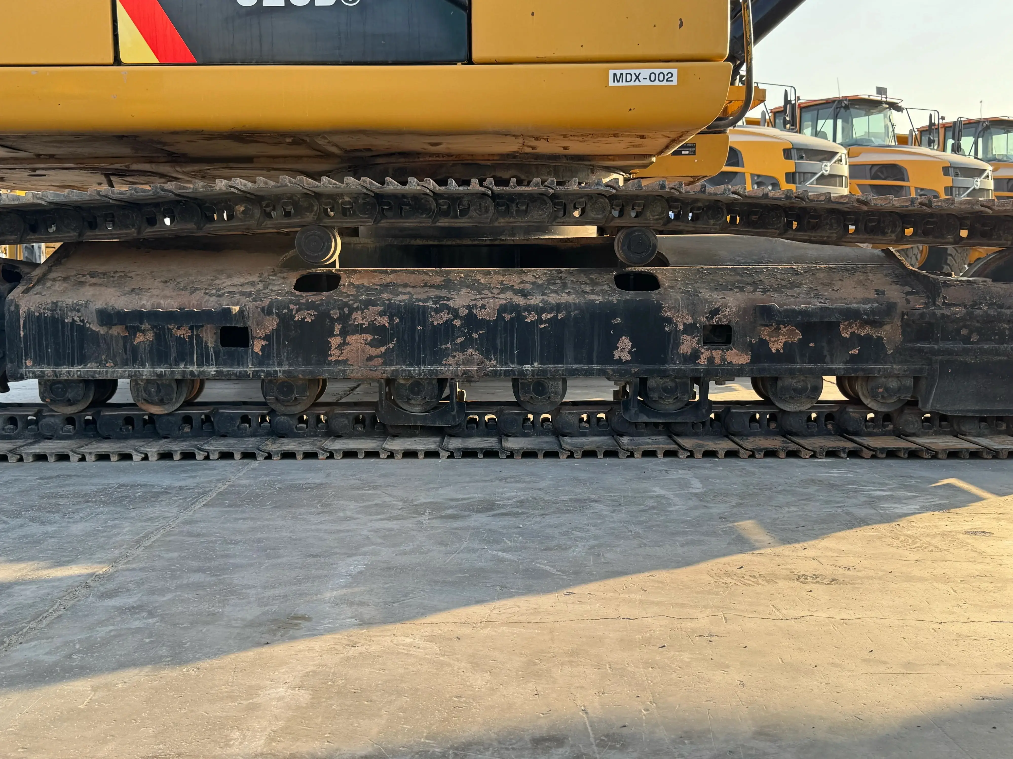 MDX-002-Cat-323D3-medium-excavator-inspection-undercarriage-right-track-rollers-5