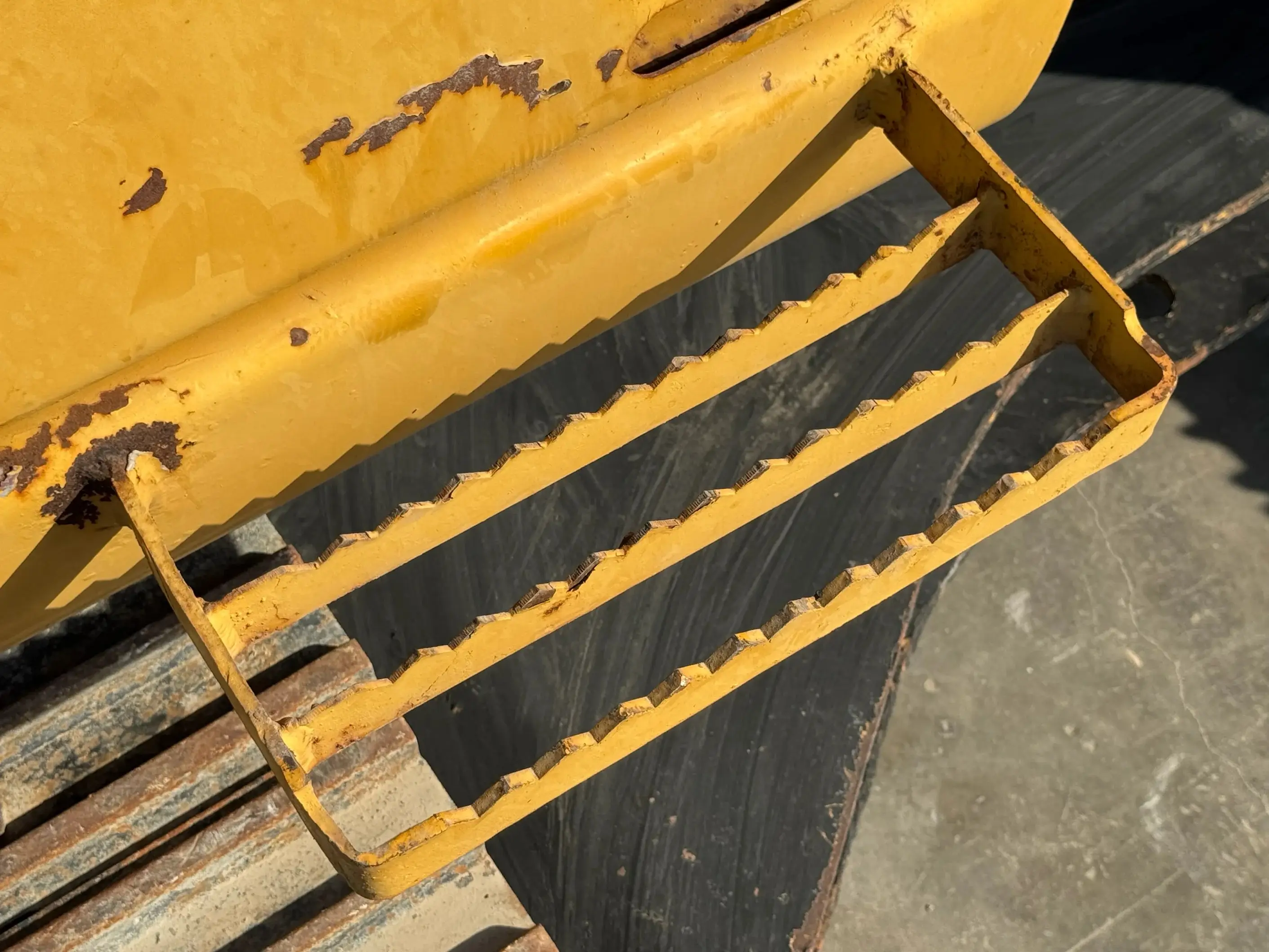 MDX-002-Cat-323D3-medium-excavator-inspection-structure-steps-ladders-1
