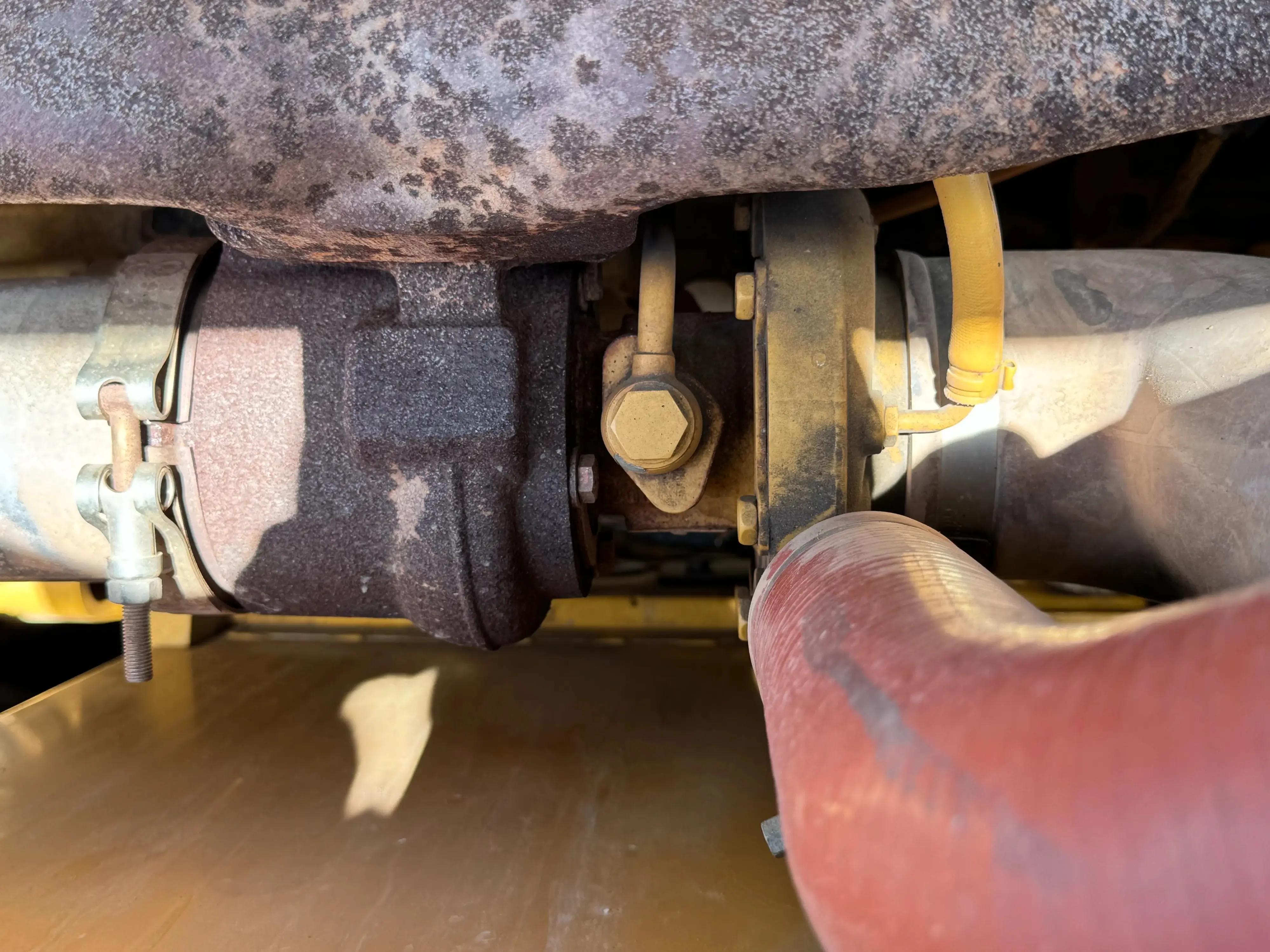 MDX-002-Cat-323D3-medium-excavator-inspection-engine-turbo-1