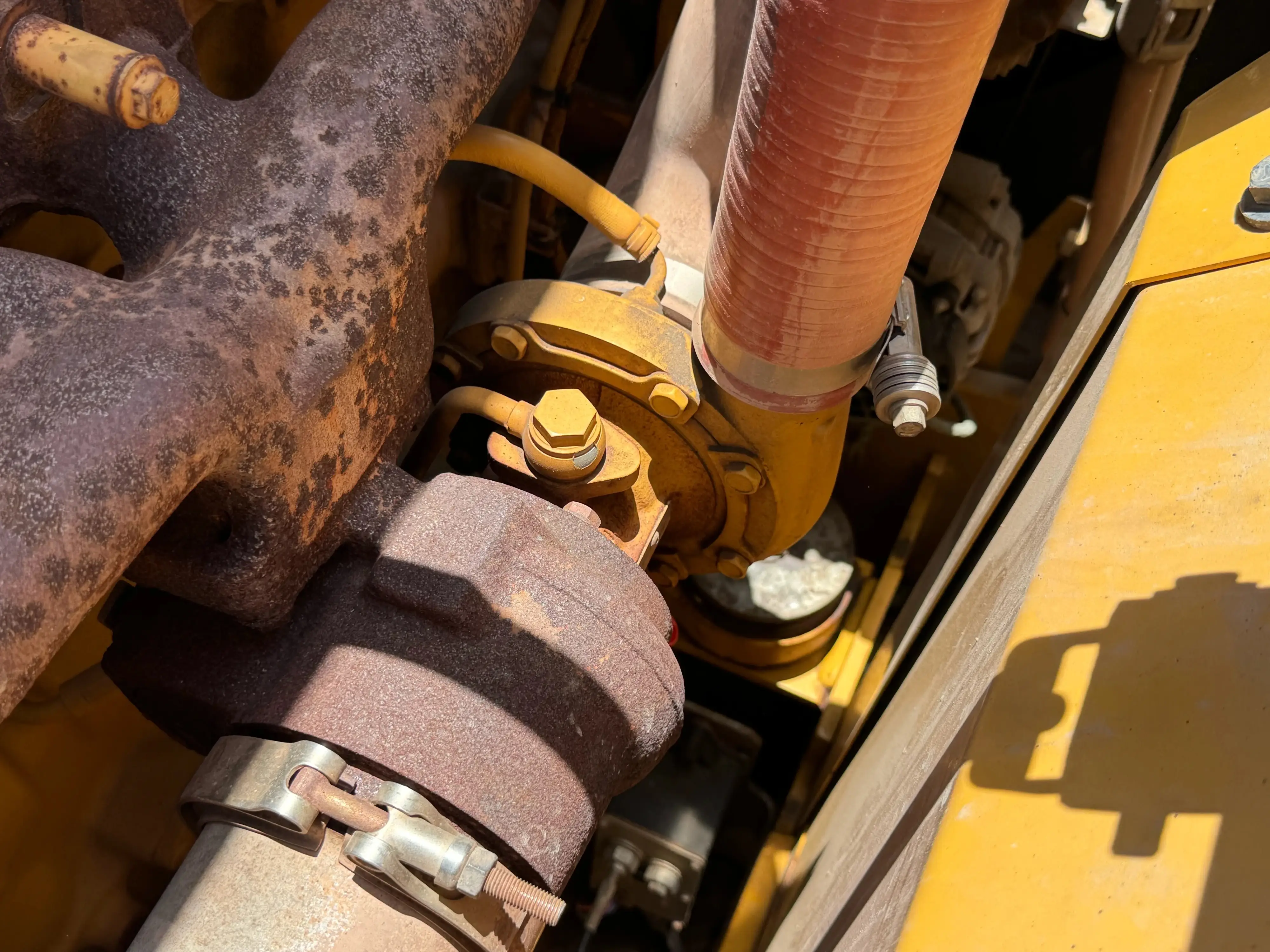 MDX-002-Cat-323D3-medium-excavator-inspection-engine-turbo-2