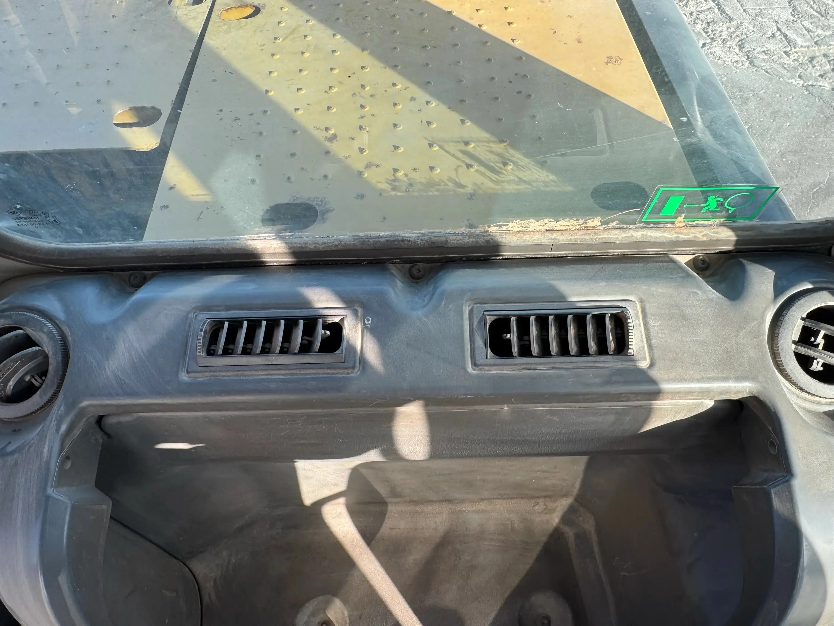 MDX-002-Cat-323D3-medium-excavator-inspection-air-conditioning-vents-and-air-flow-2