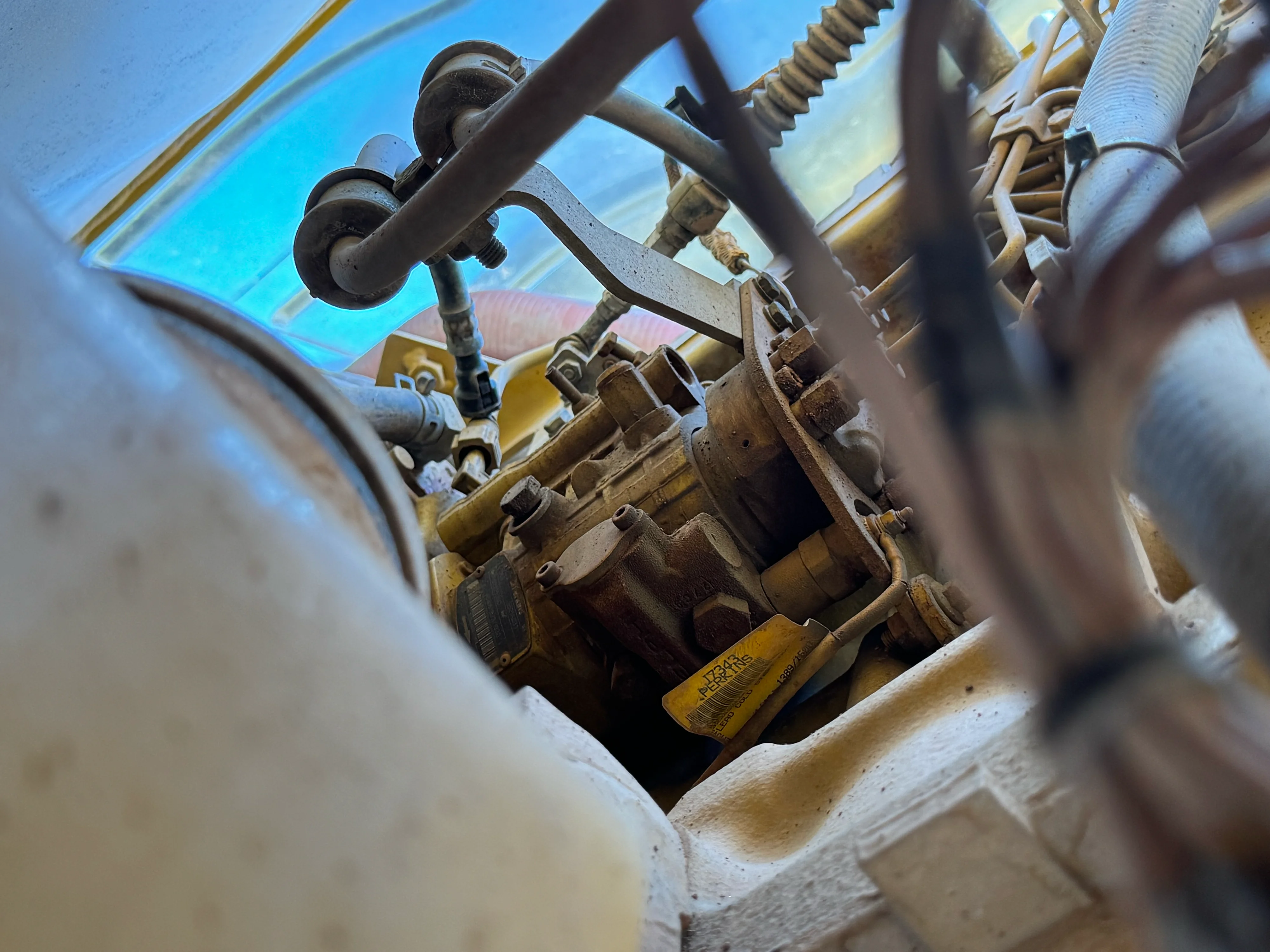 MDX-002-Cat-323D3-medium-excavator-inspection-engine-fuel-leaks-1