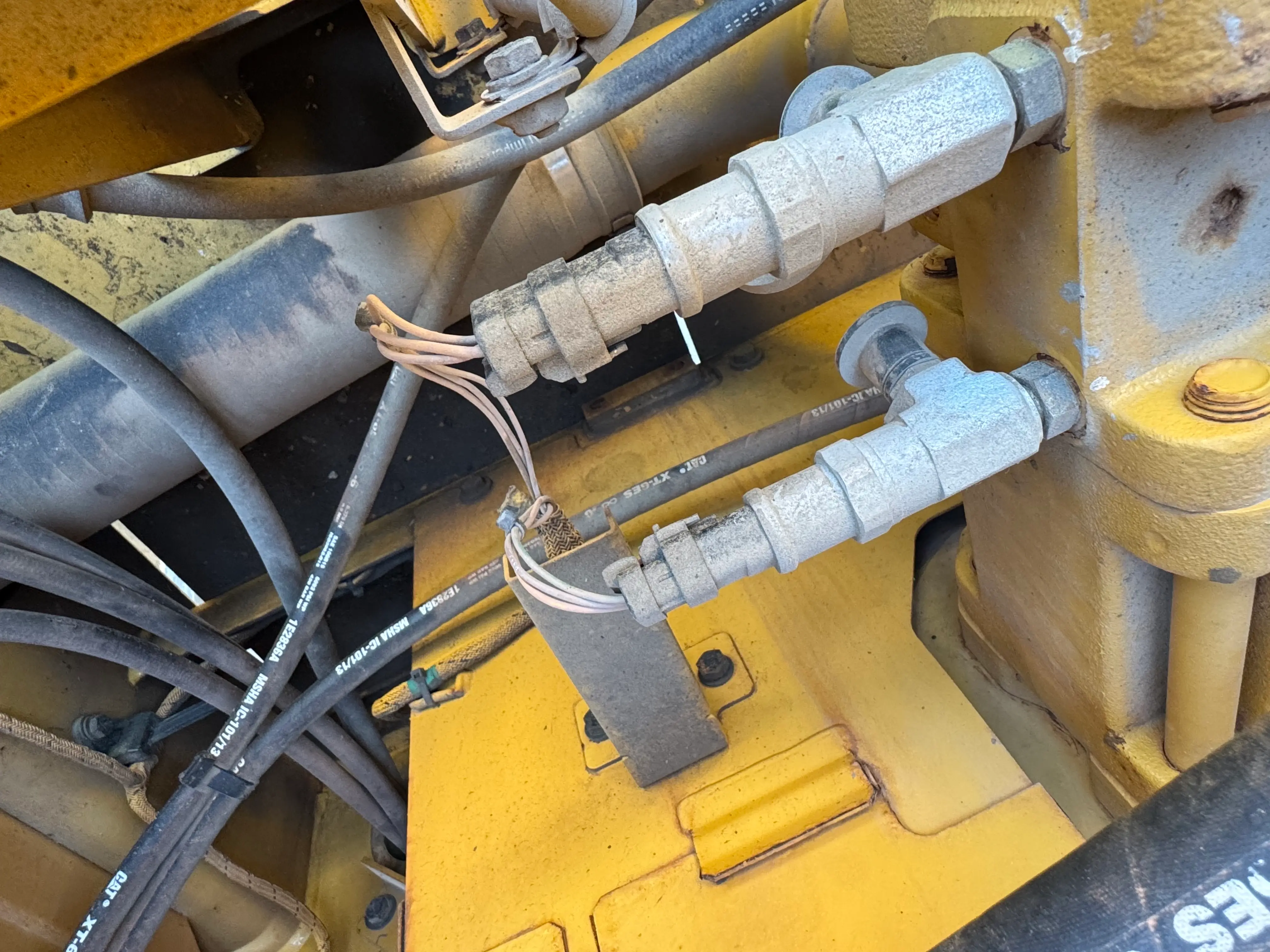 MDX-002-Cat-323D3-medium-excavator-inspection-hydraulics-wiring-harness-1
