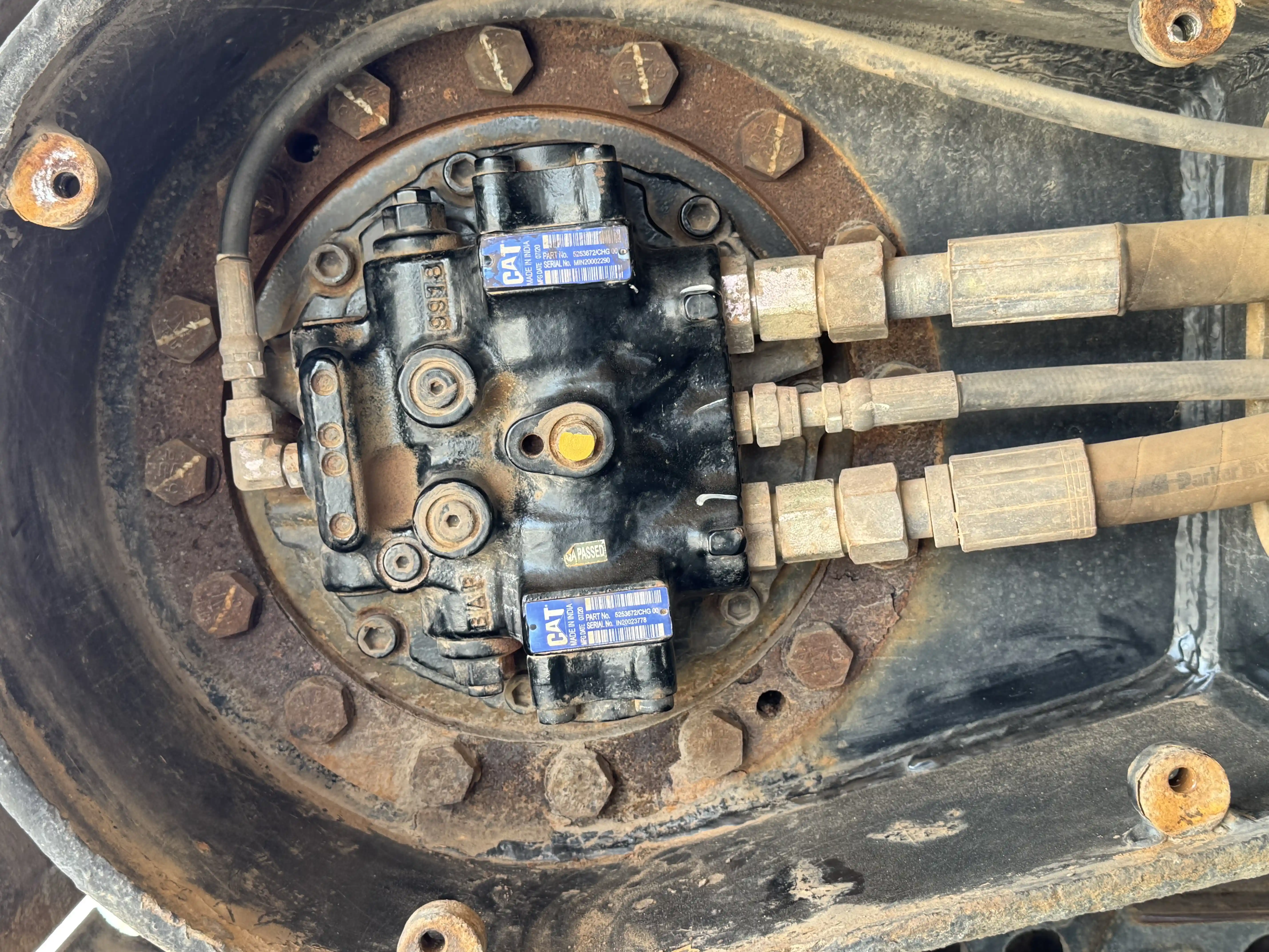 MDX-002-Cat-323D3-medium-excavator-inspection-undercarriage-final-drive-1