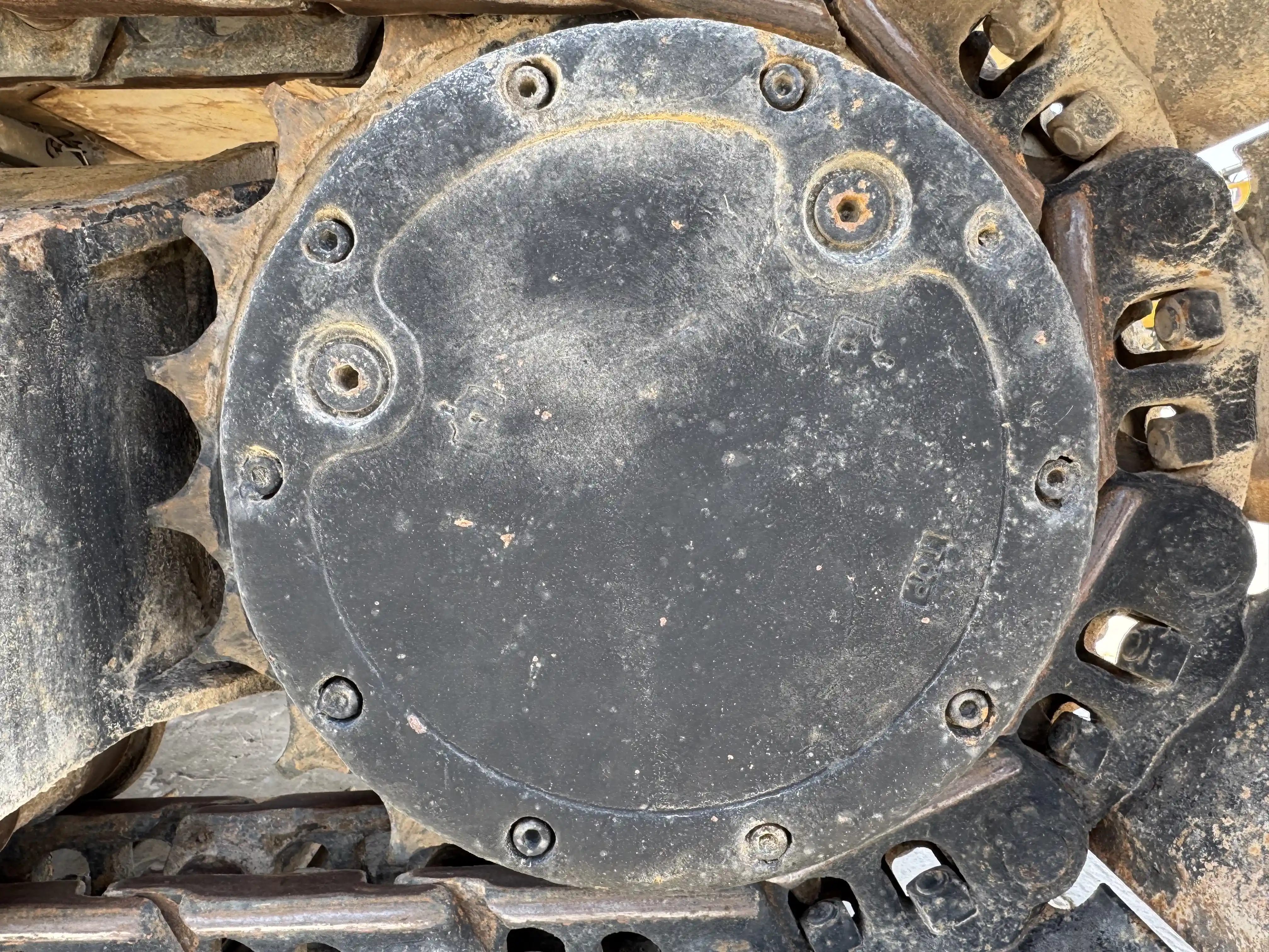 MDX-002-Cat-323D3-medium-excavator-inspection-undercarriage-final-drive-3
