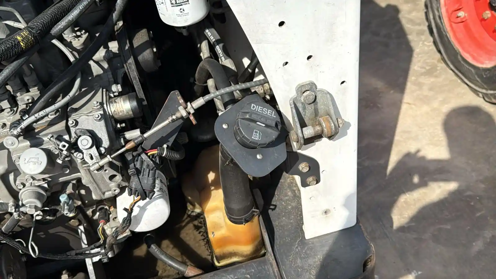SSL-001-Bobcat-S510-skid-steer-loader-inspection-engine-fuel-tank-1