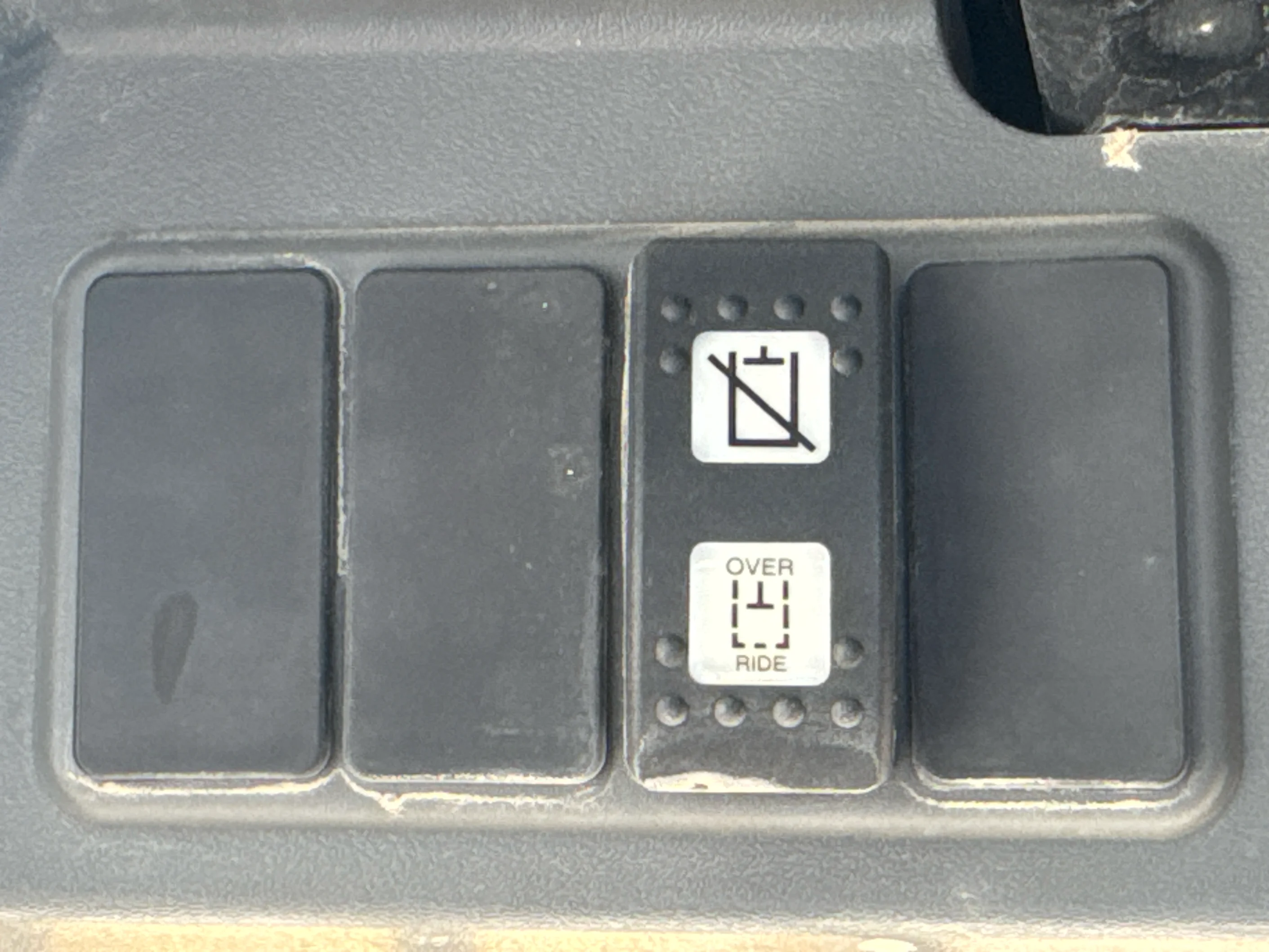 SSL-003-Cat-226B3-skid-steer-loader-inspection-cabin-electronic-instrument-board-4