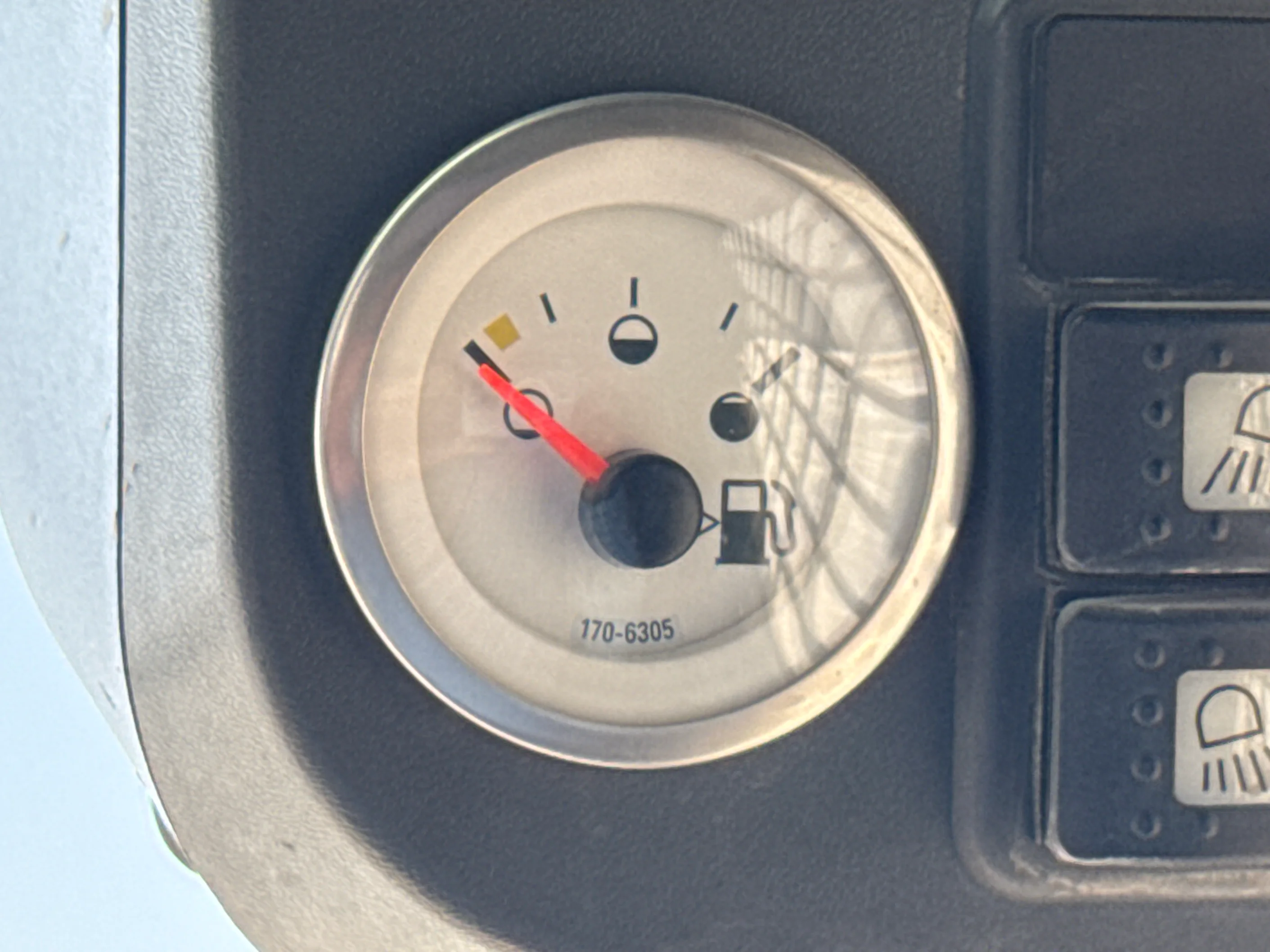 SSL-003-Cat-226B3-skid-steer-loader-inspection-cabin-instrument-cluster-4