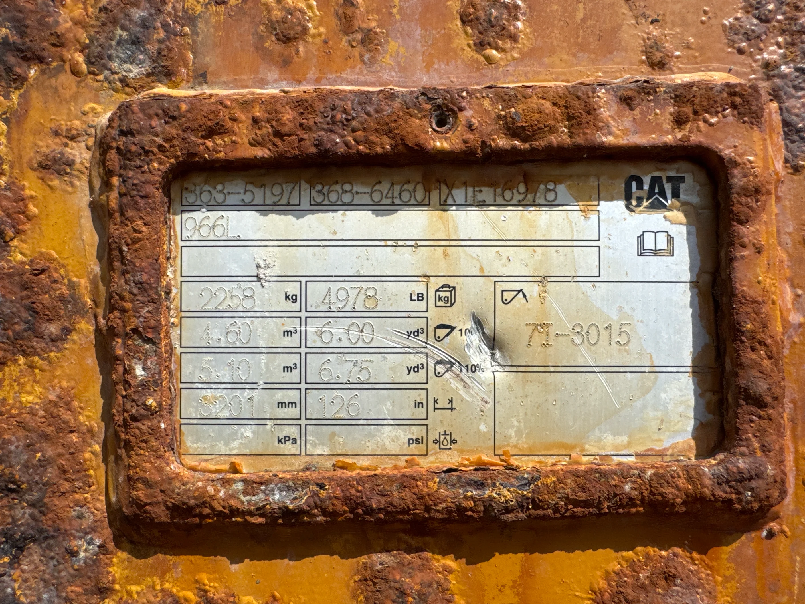WHL-002-Cat-966L-wheel-loader-inspection-attachments-loader-bucket-condition-5