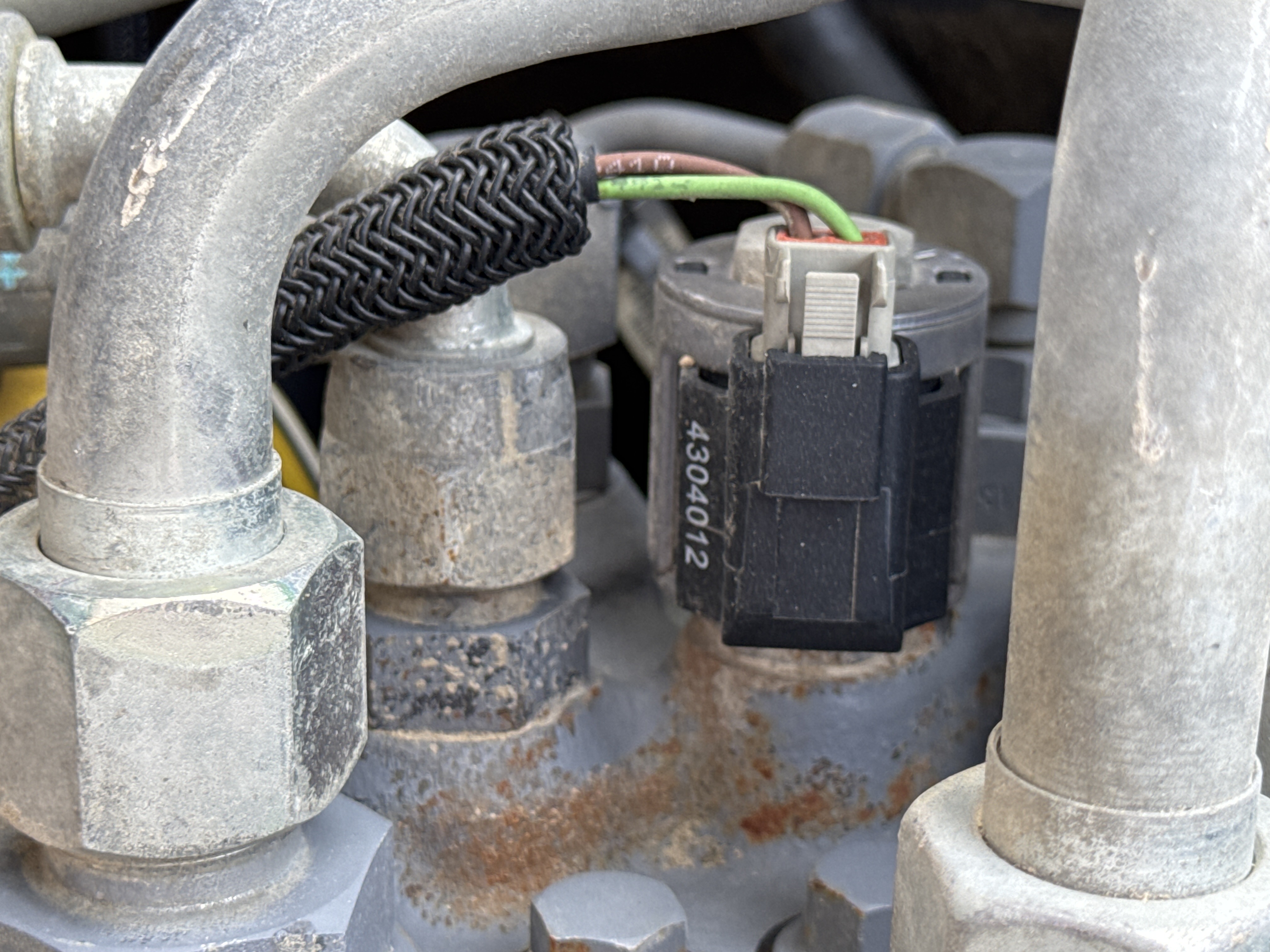 SSL-009-Bobcat-S510-skid-steer-loader-inspection-hydraulics-wiring-harness-2