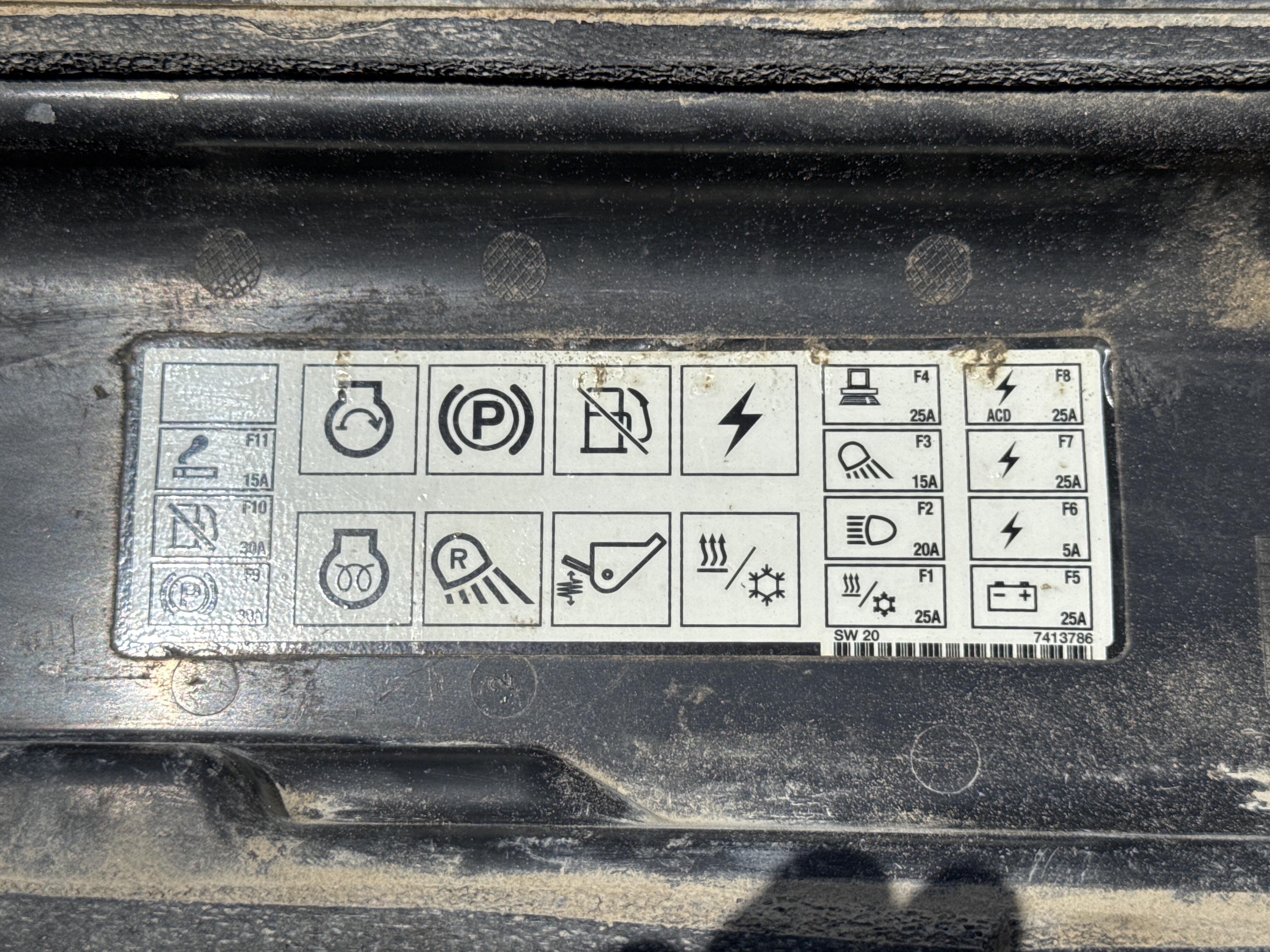 SSL-009-Bobcat-S510-skid-steer-loader-inspection-electronics-fuse-box-1