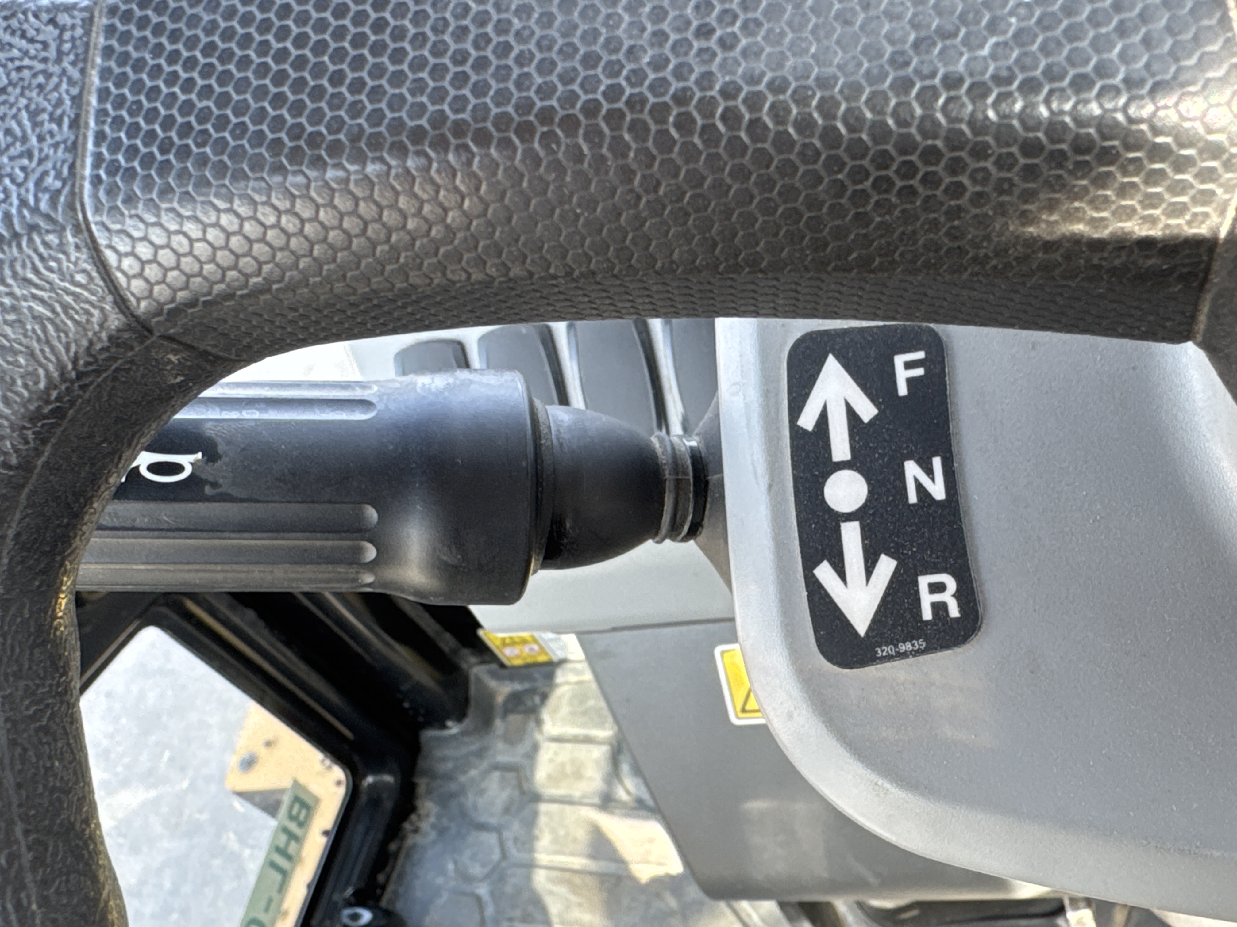 BHL-002-Cat-428-backhoe-loader-inspection-cabin-gear-lever-1