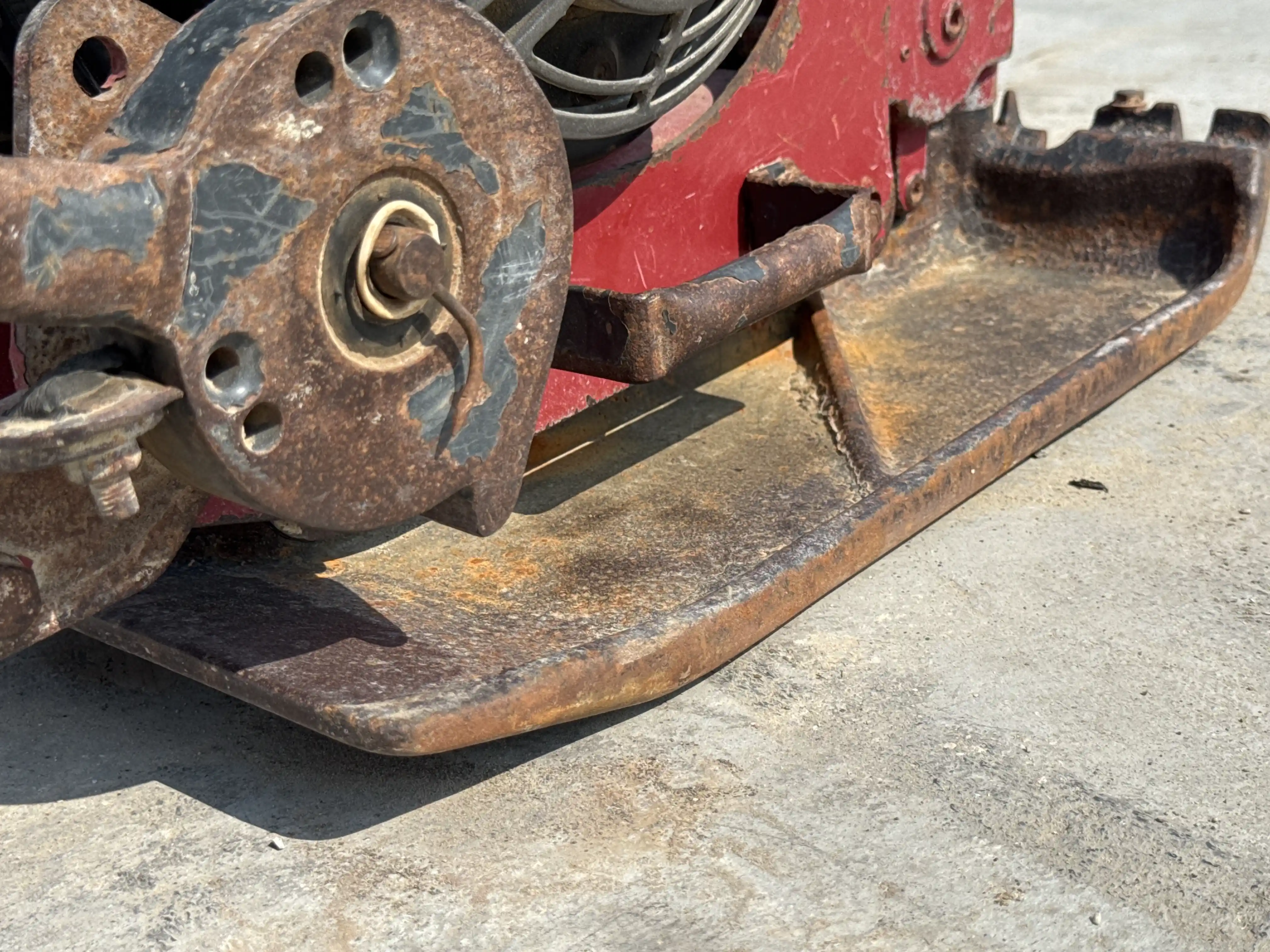 Dynapac-DFP10D-plate-compactor-base-plate